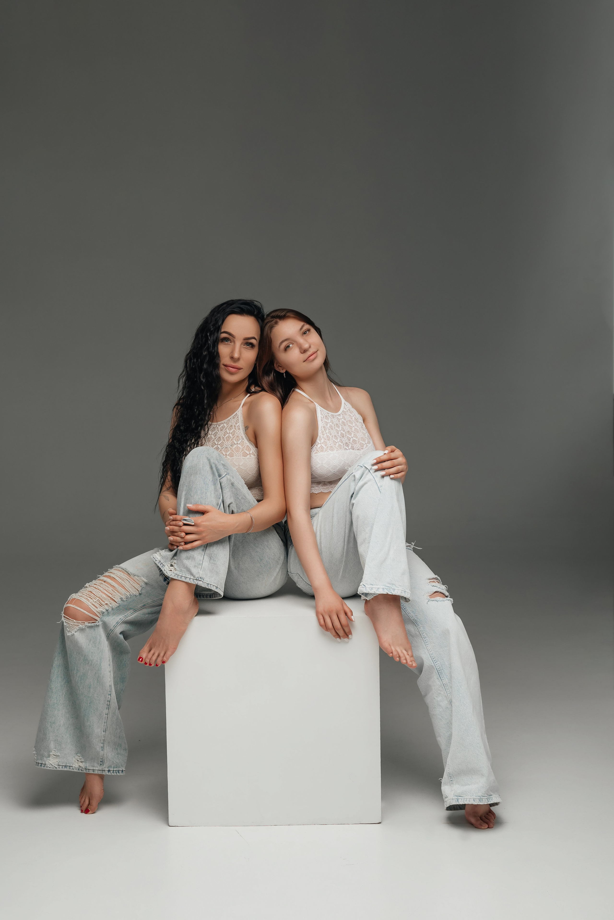 Фотосессия в стиле Vogue в фоновой студии (на однотонном фоне). Свадебный, семейный и школьный фотограф в Бийске Ксения Мамаева