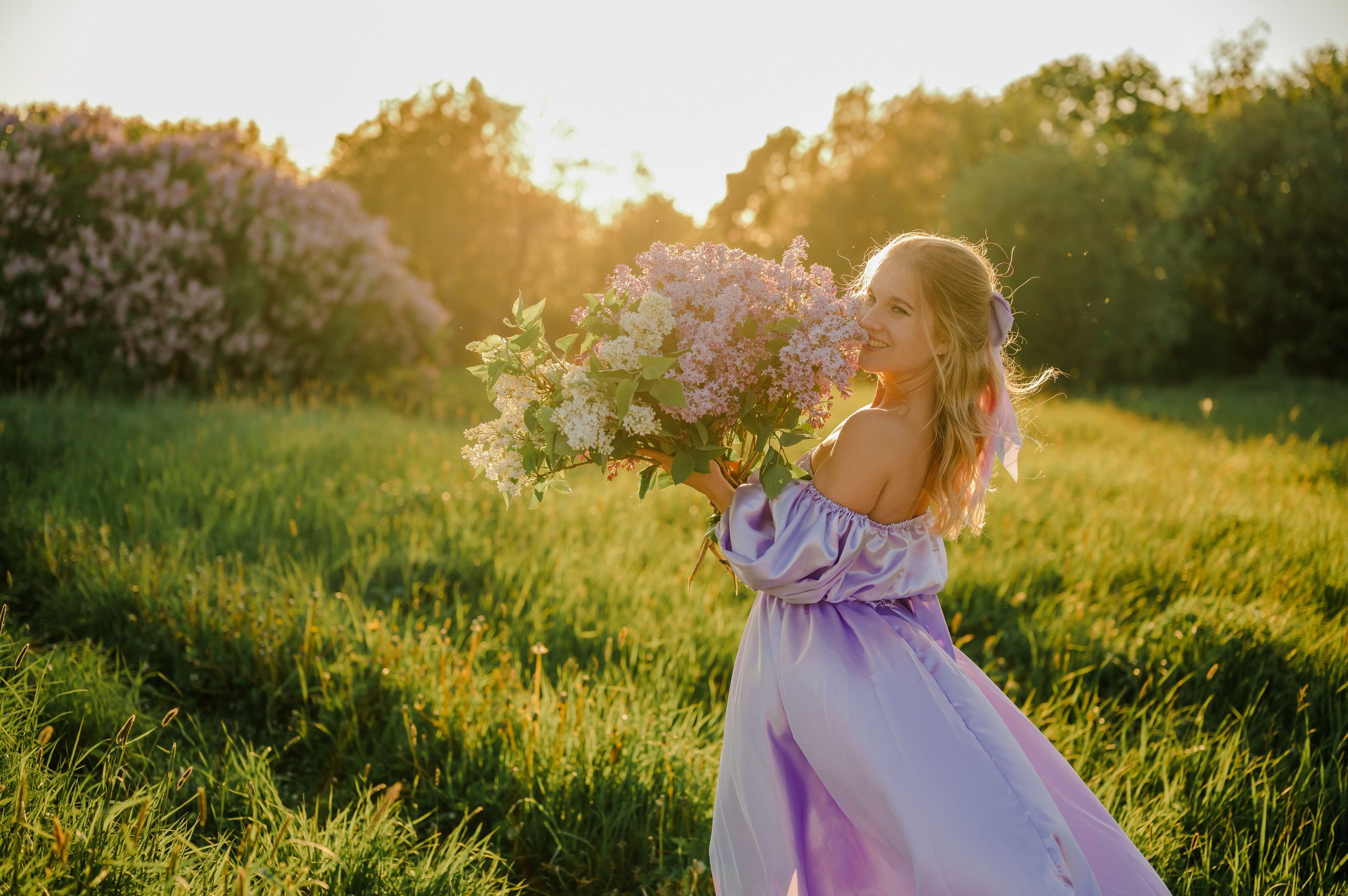 Юлия и сирень. Свадебный и семейный фотограф Евгения Кононова