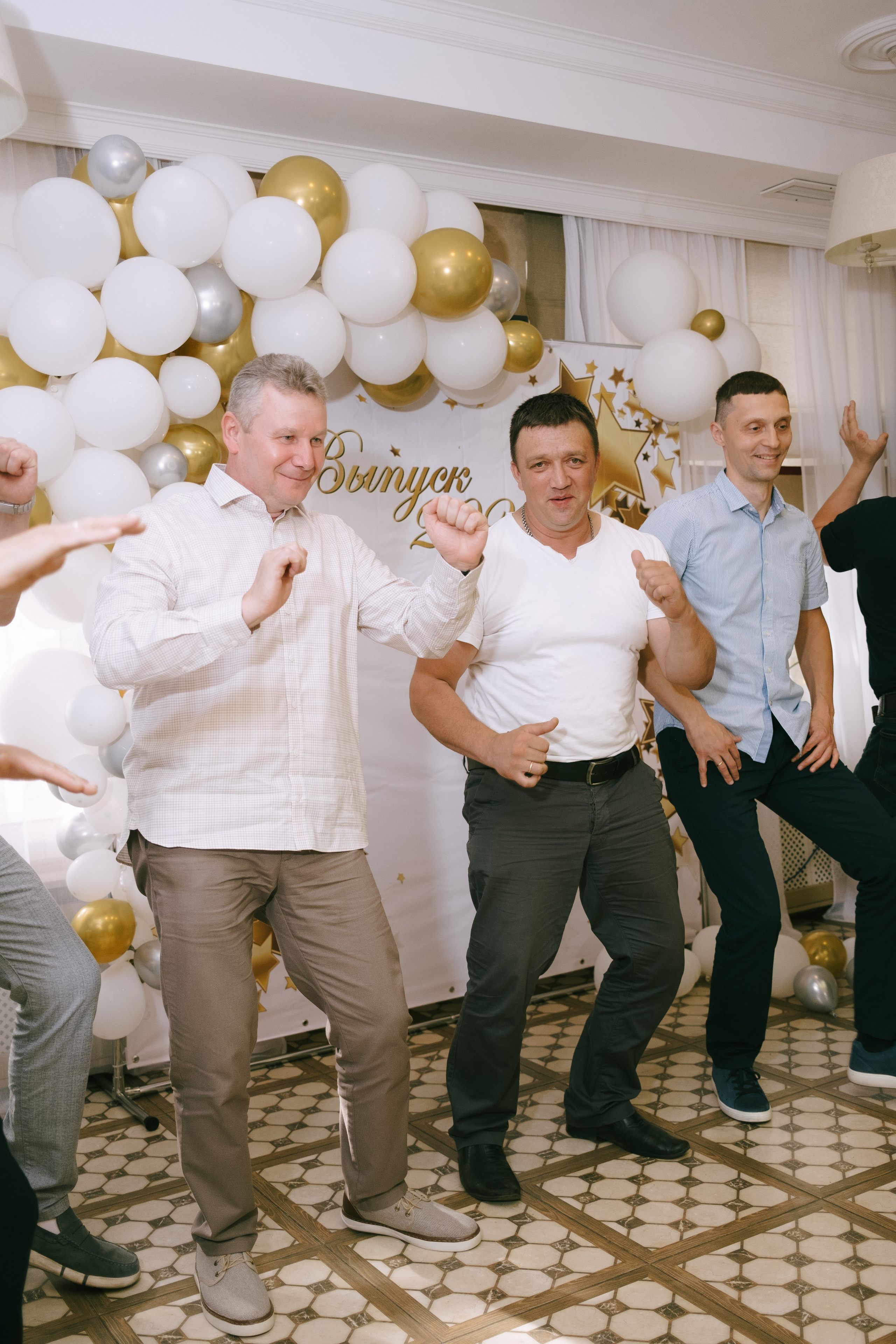 Выпускной школа 33. Свадебный и репортажной фотограф Денис Ожигин в Краснодаре и Краснодарском крае