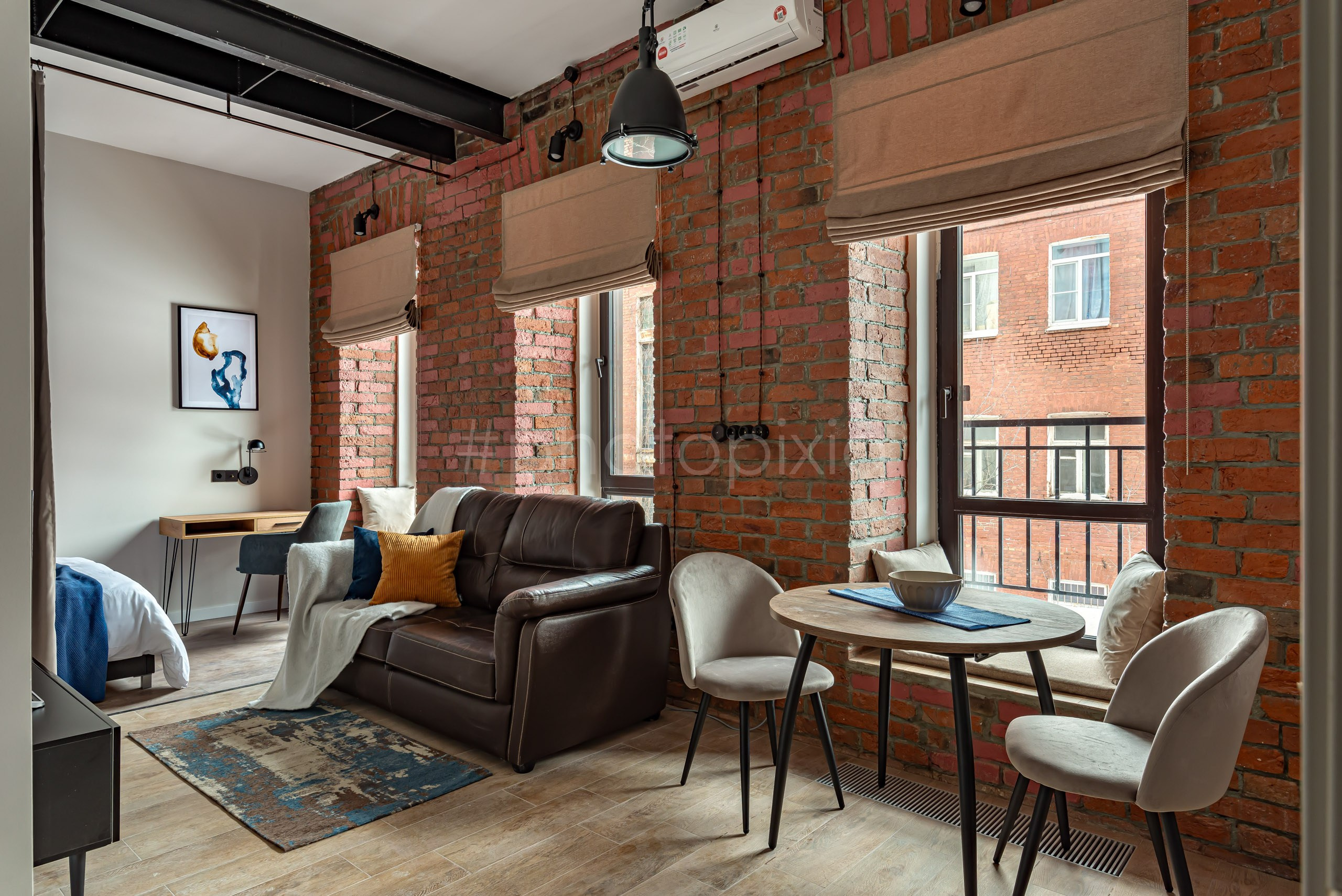 Интерьерная съёмка квартиры студии для аренды на Михалковской. Интерьерная съёмка и виртуальные туры — Интерьерный фотограф Кузнецов Сергей (photopixiq)