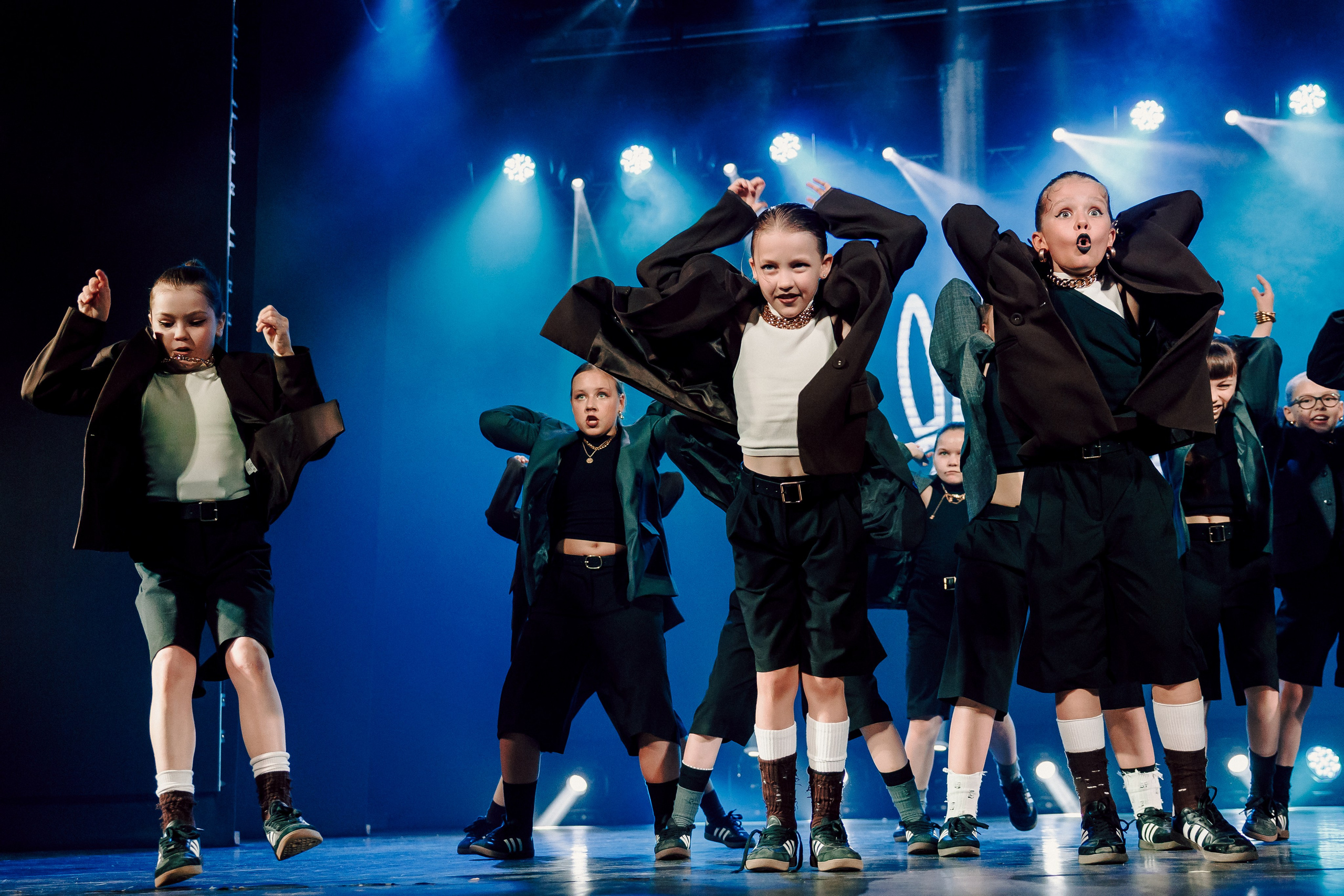 Отчётный концерт танцевальной школы «Red Rabbits» 2025. Лёшка Варзегов — фотограф