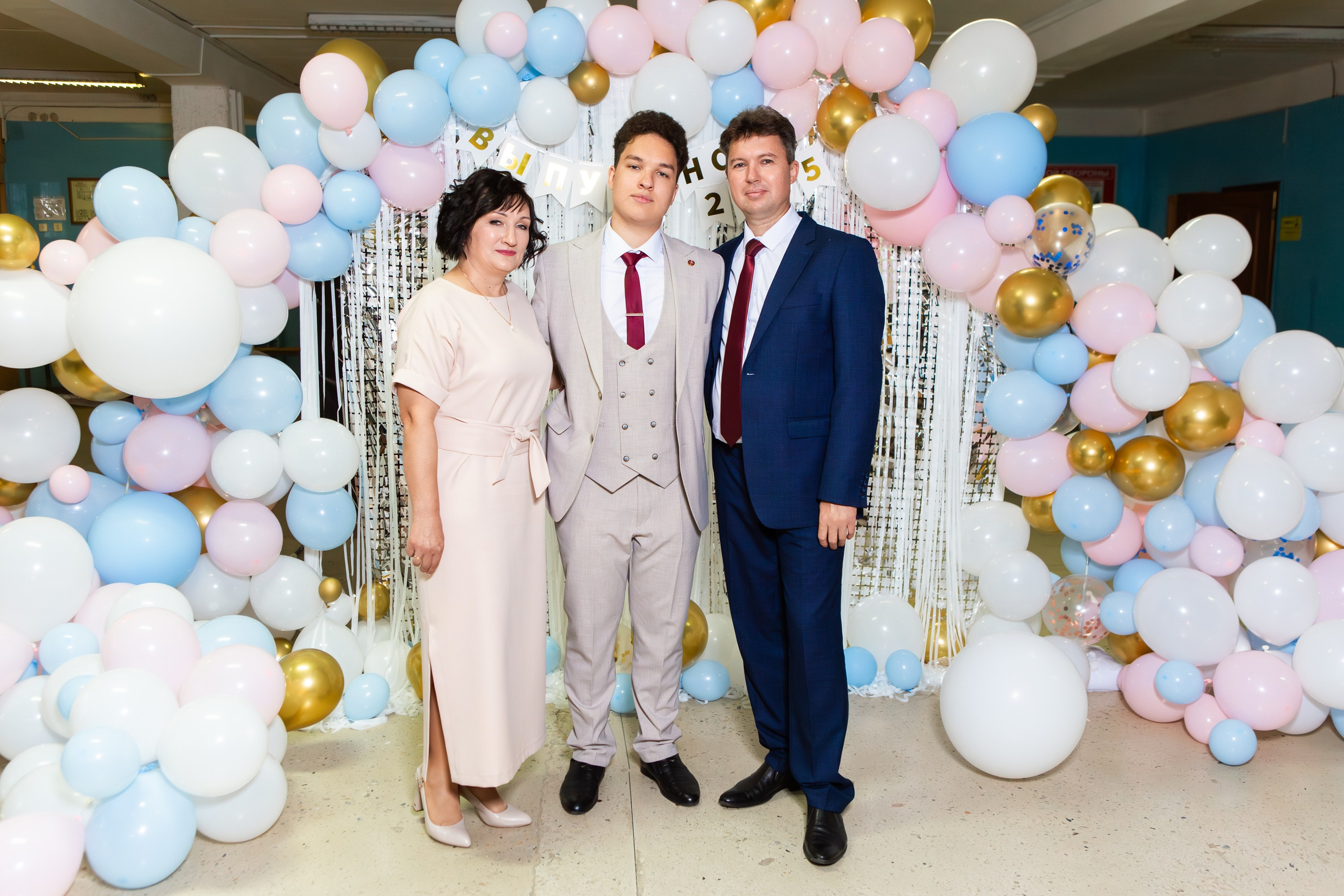 ФОТОСЕССИЯ С РОДИТЕЛЯМИ ВЫПУСКНОЙ 2025 9 ШКОЛА Г.МЦЕНСК. Профессиональный фотограф в Мценске и Орловской области