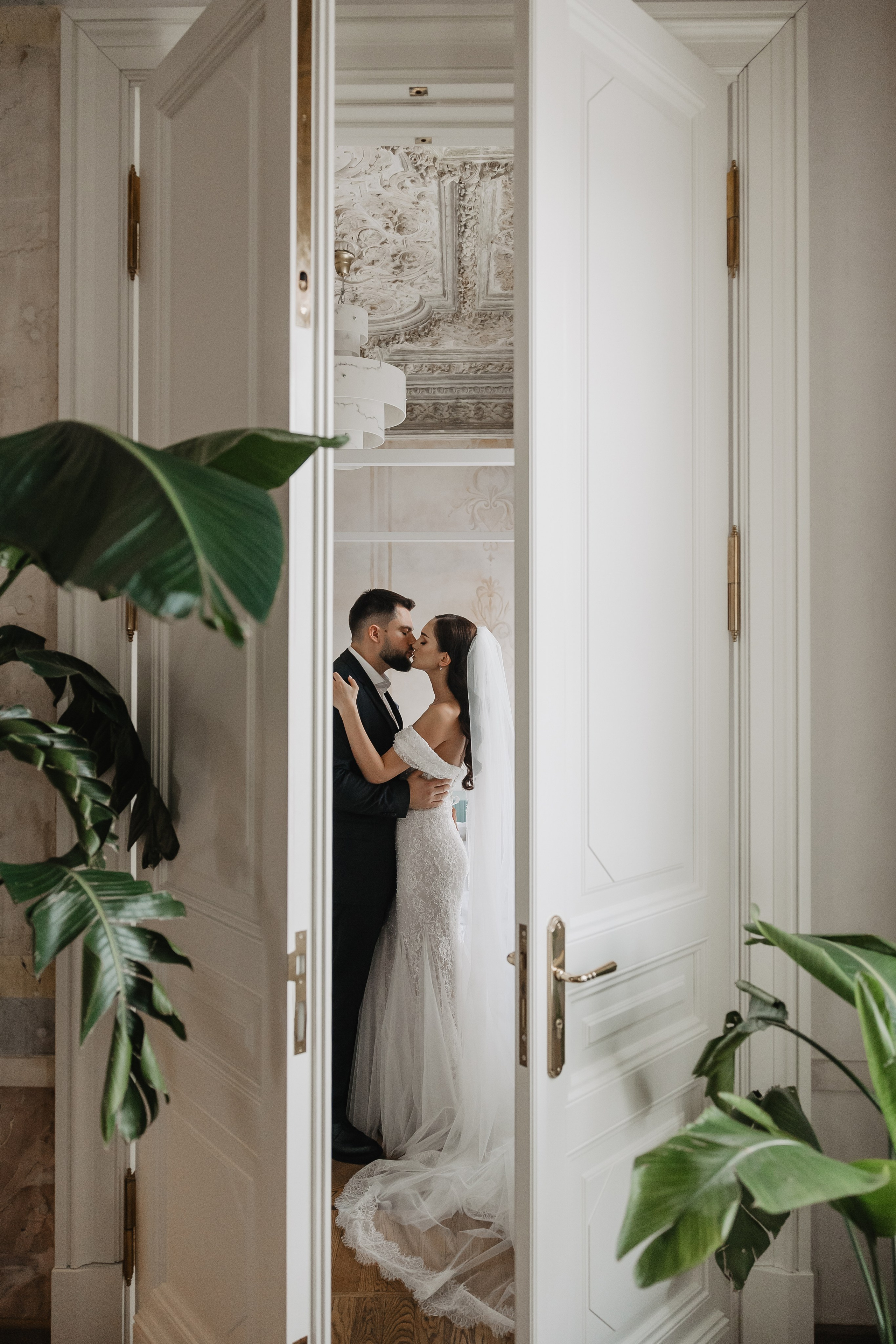 свадебная фотосессия в отеле Twelve Reasons в Москве