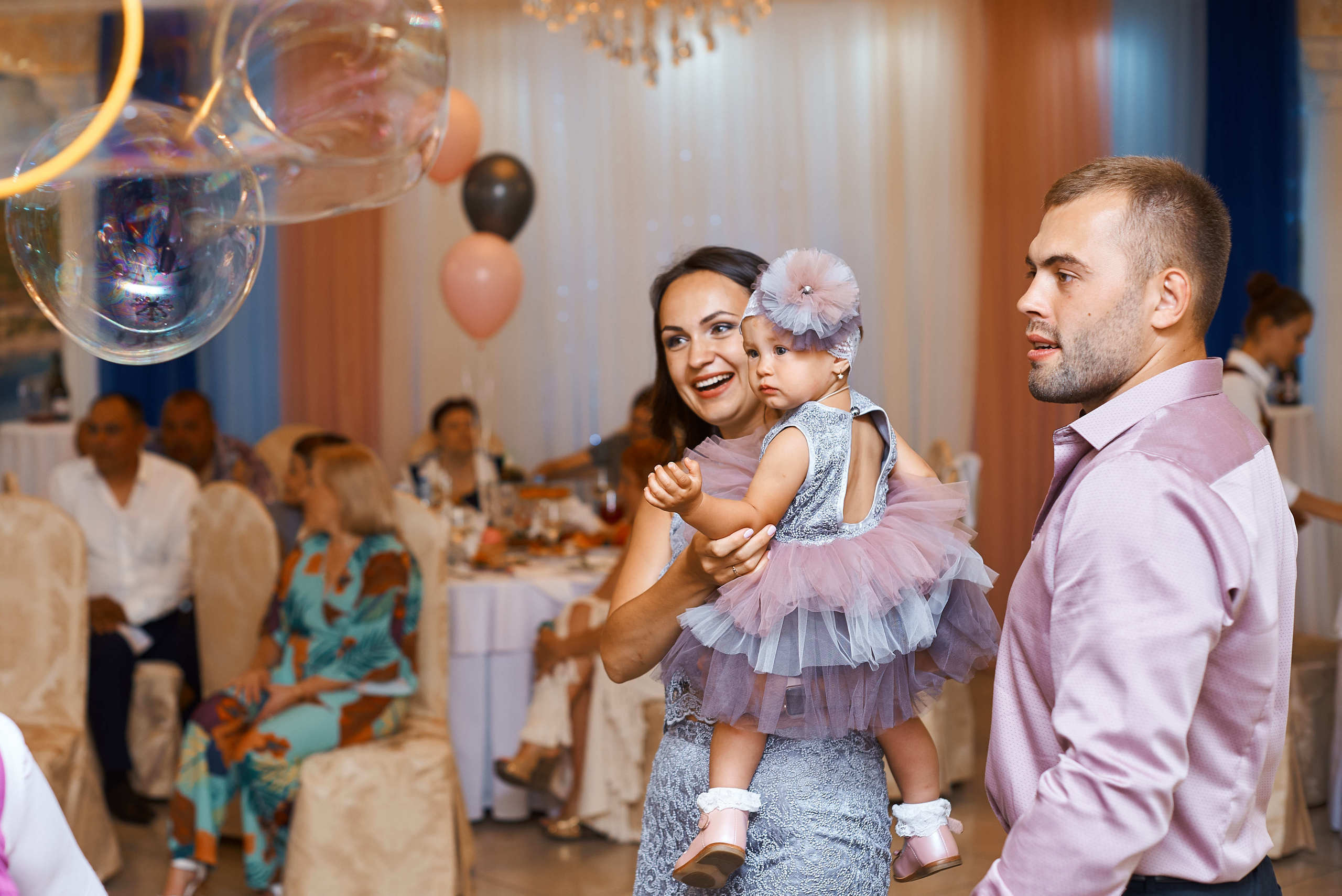 Фотосъёмка дня рождения малышки на 1 годик. Артём Савиных — профессиональный фотограф в Москве | Репортажи, свадьбы, портреты