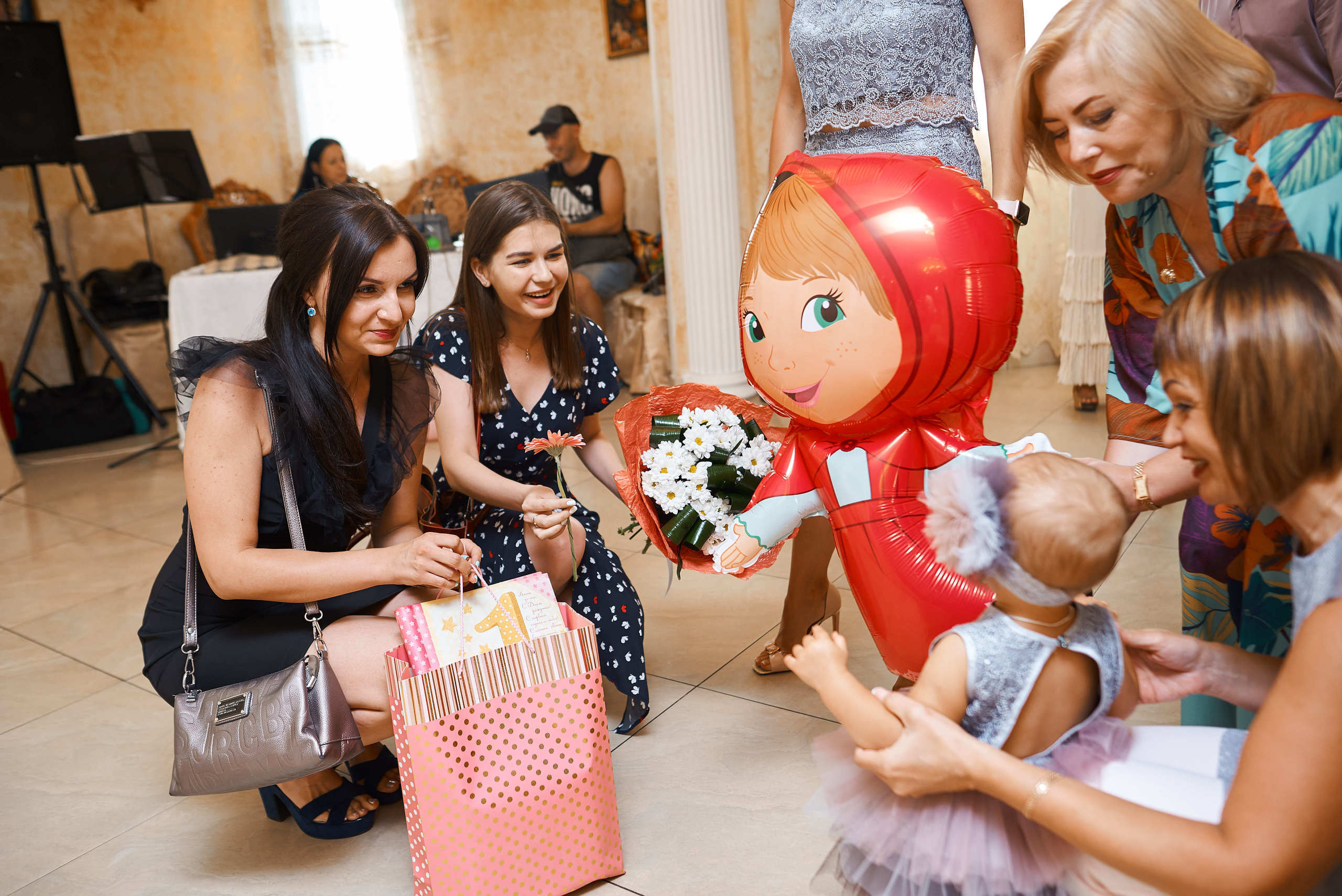 Фотосъёмка дня рождения малышки на 1 годик. Артём Савиных — профессиональный фотограф в Москве | Репортажи, свадьбы, портреты