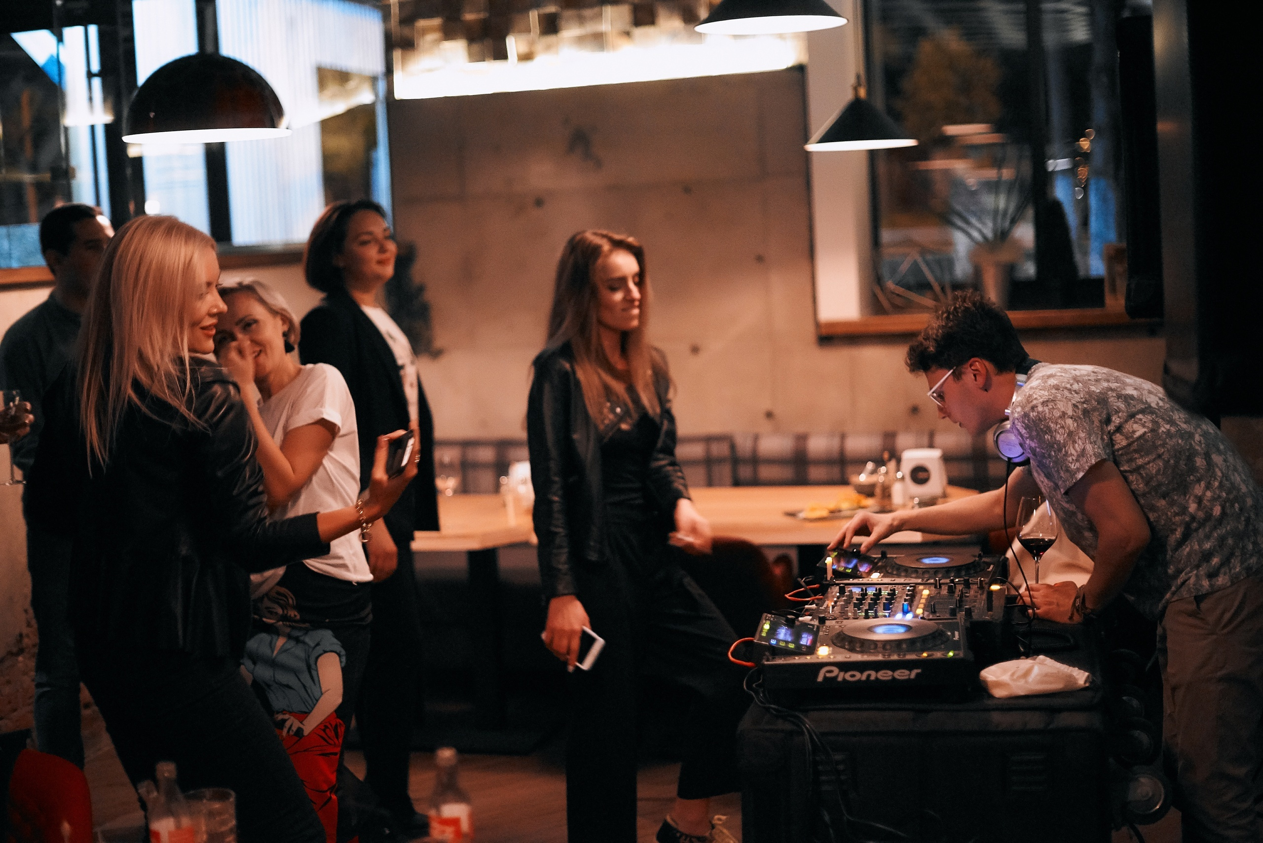 Фоторепортаж с открытия бара. Артём Савиных — профессиональный фотограф в Москве | Репортажи, свадьбы, портреты