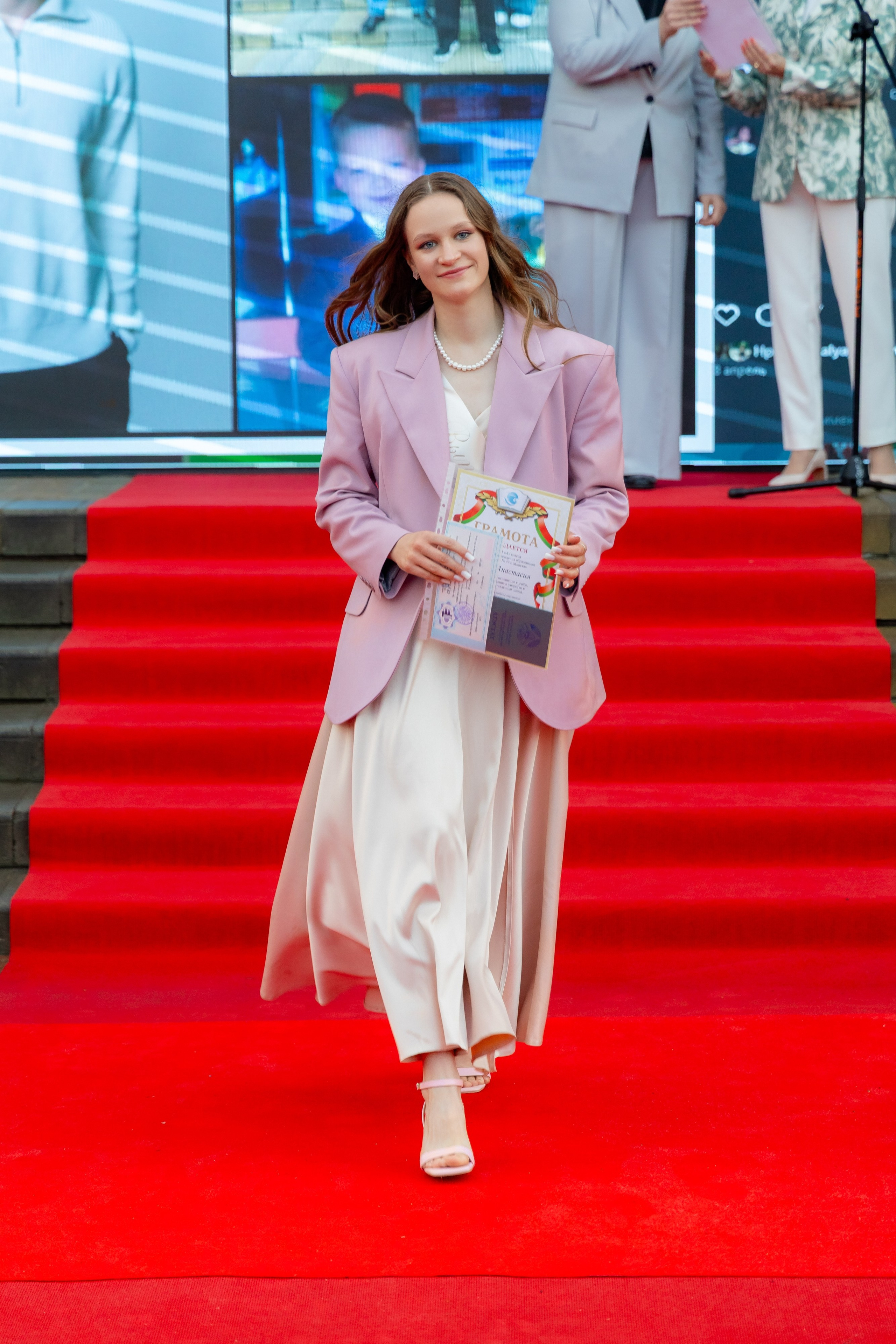 Школьный выпускной 2025 год в Минске, Беларуси. Свадебный фотограф в Минске/Беларуси Сергей Спиридонов