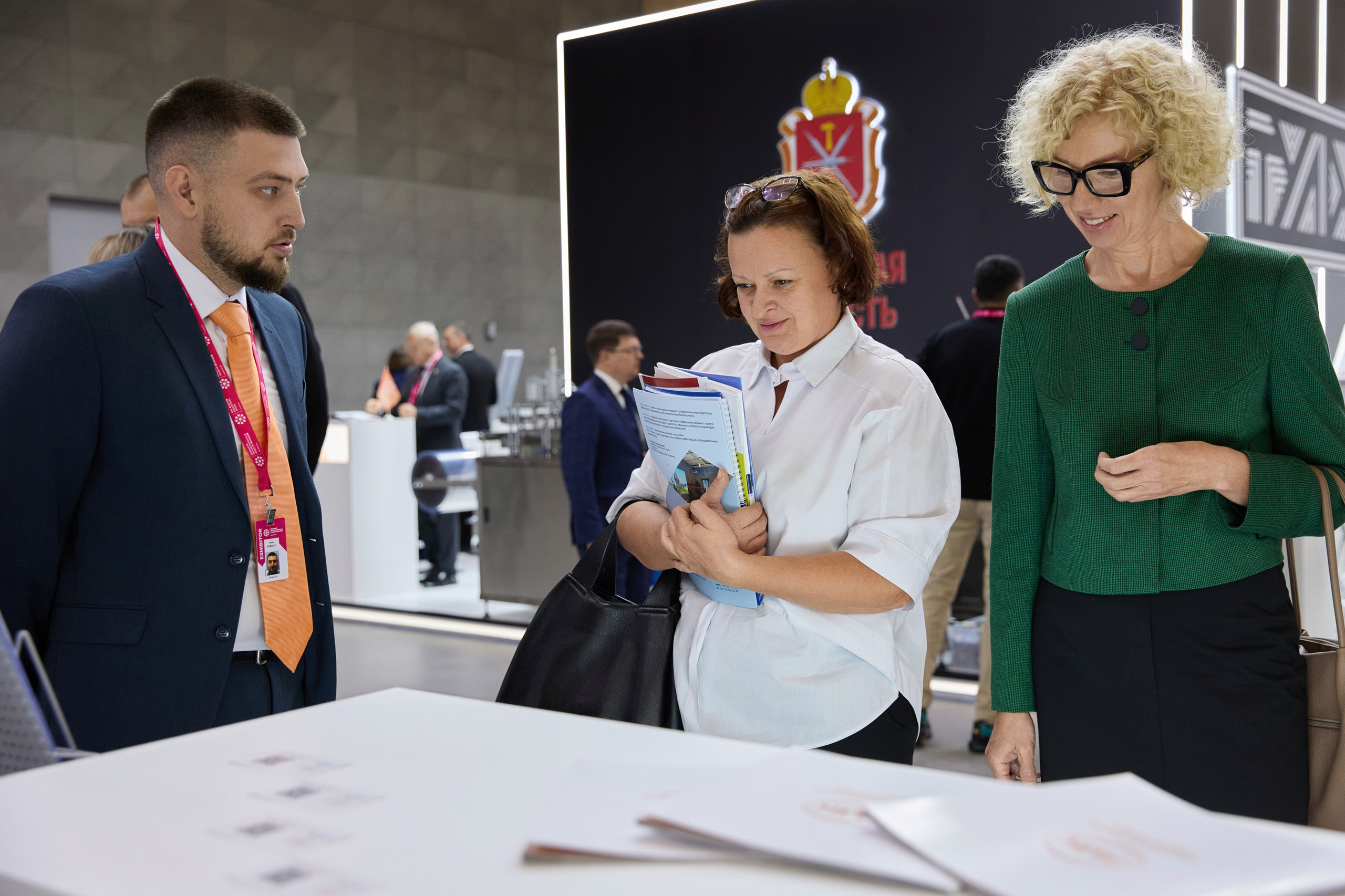 Выставка. Свадебная, репортажная фотосъемка и видеосъемка в Минске. Илья и Юлия Ширмановы. Фотограф | Видеограф | Минск