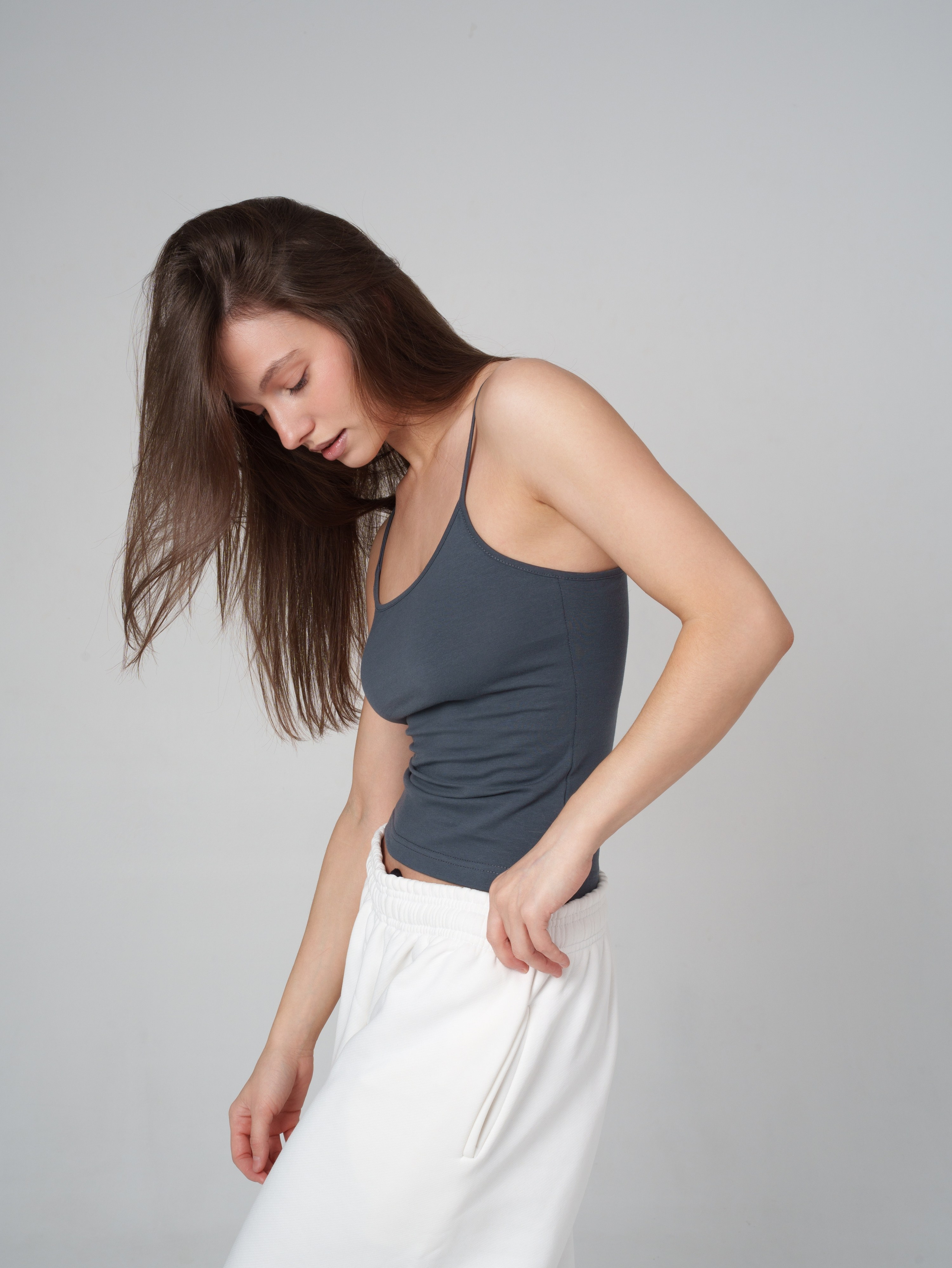 Топы на сером фоне. Иван Упоров — фотограф, рилсмейкер чебоксары