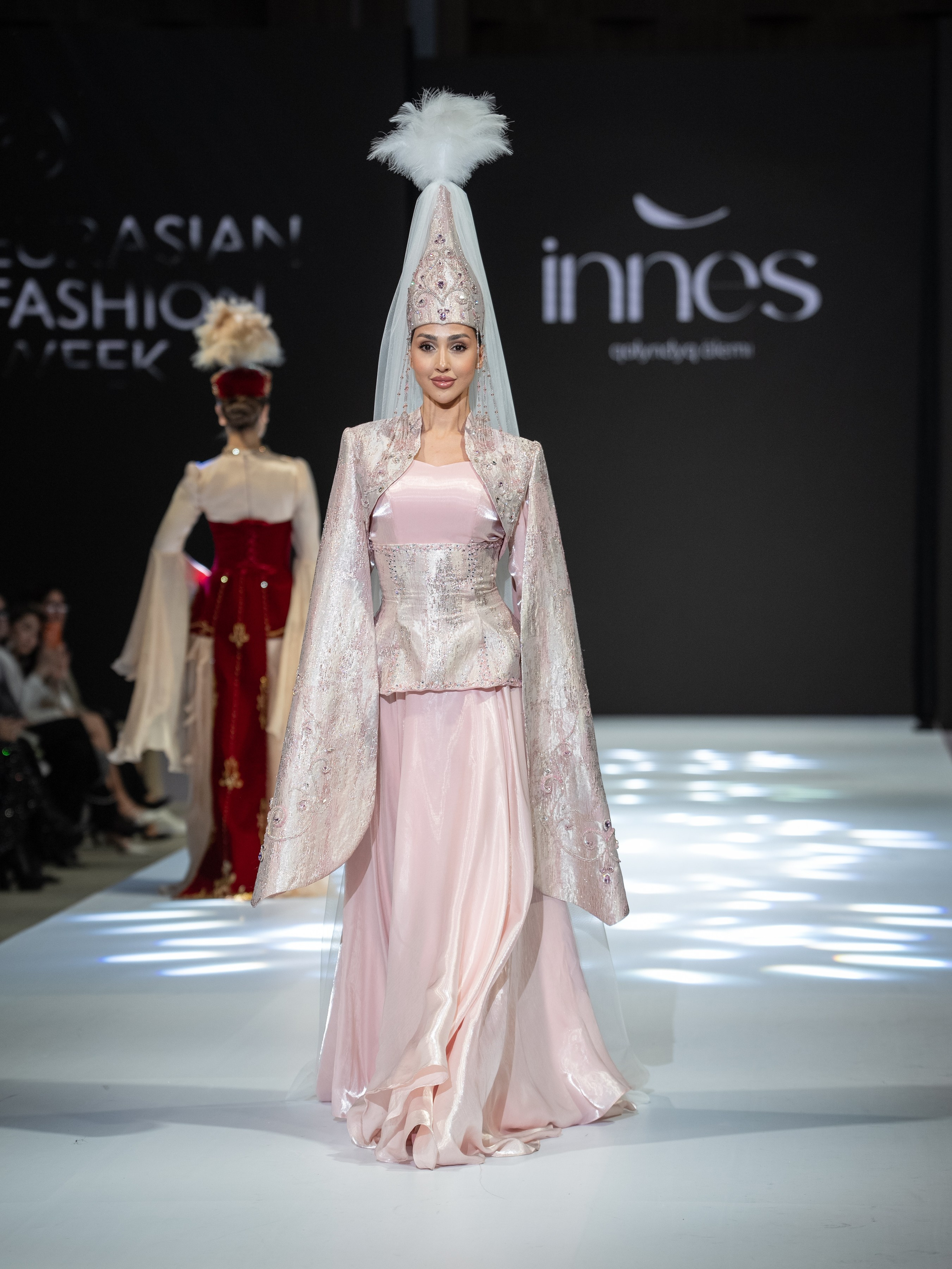 EURASIAN FASHION WEEK Innes. Сайт Алматинского НЮ АРТ, будуар и фэшн фотографа Дениса Карпенко