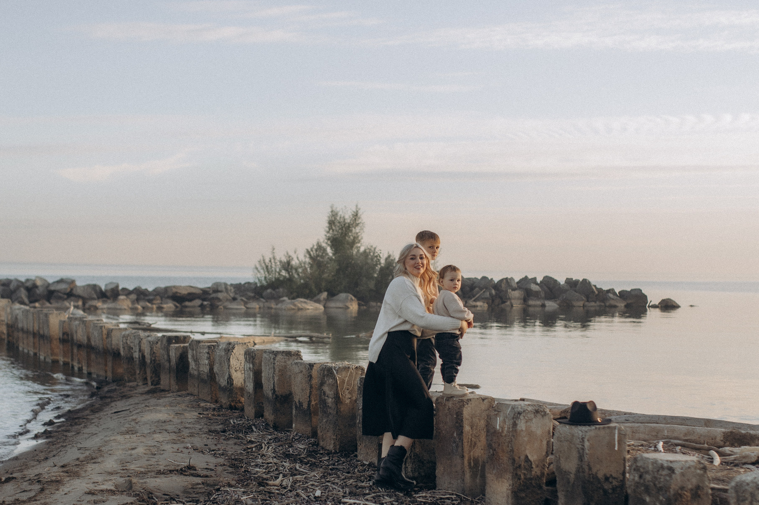 Альбина с сыновьями, сентябрь. Семейный фотограф lifestyle в Новосибирске Елена Шпилевая