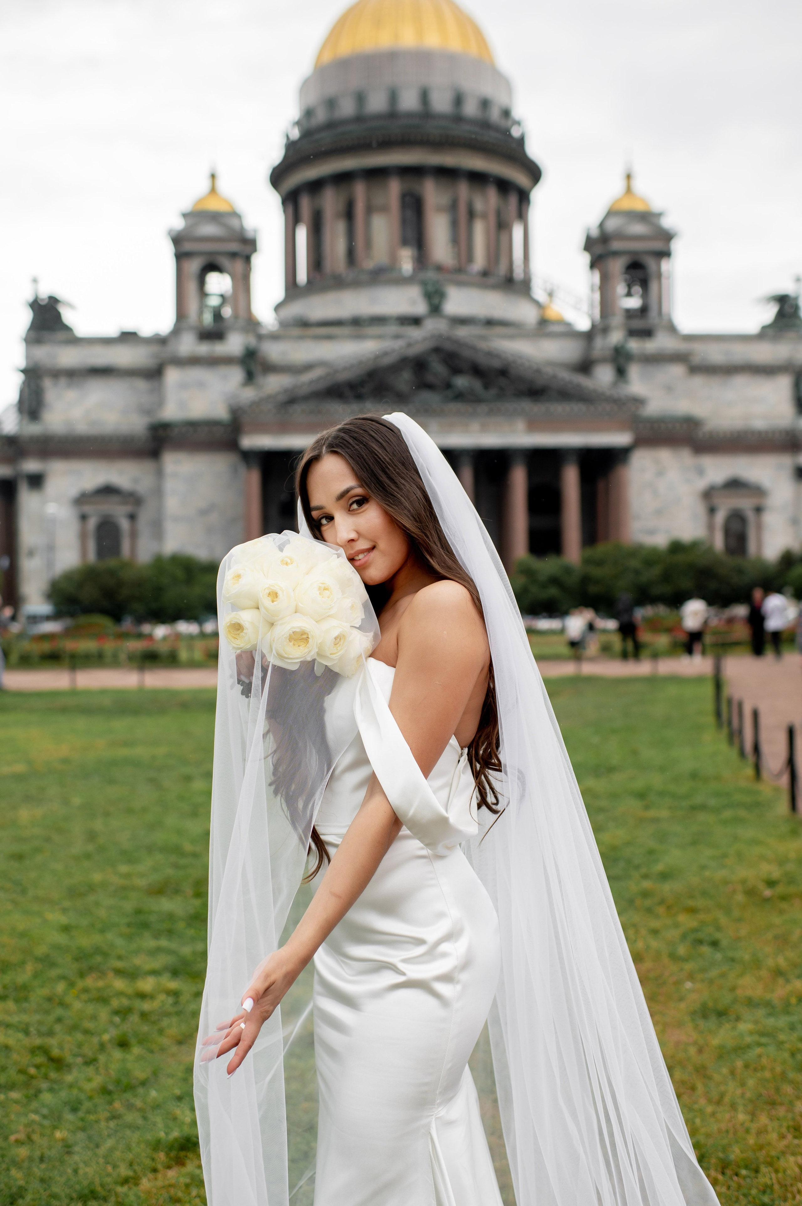 Классическая свадебная фотосессия Аины и Антона по самым красивым местам для свадебной прогулки в Санкт-Петербурге. Портретный, семейный и свадебный фотограф в Санкт-Петербурге и в Пушкине Ширяев Денис
