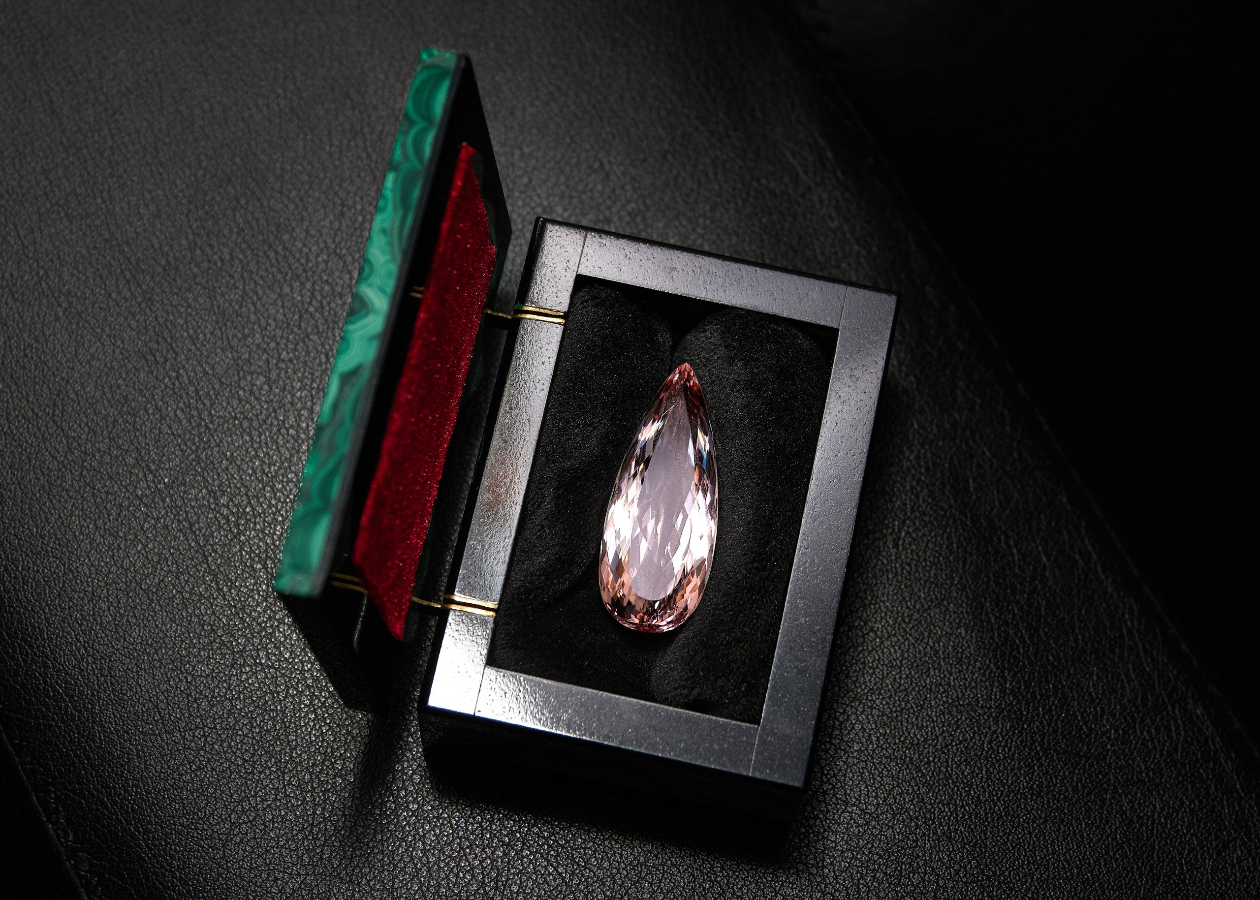 Съемка ювелирных изделий. Коммерческий и художественный фотограф в Москве Плоскирев Валерий