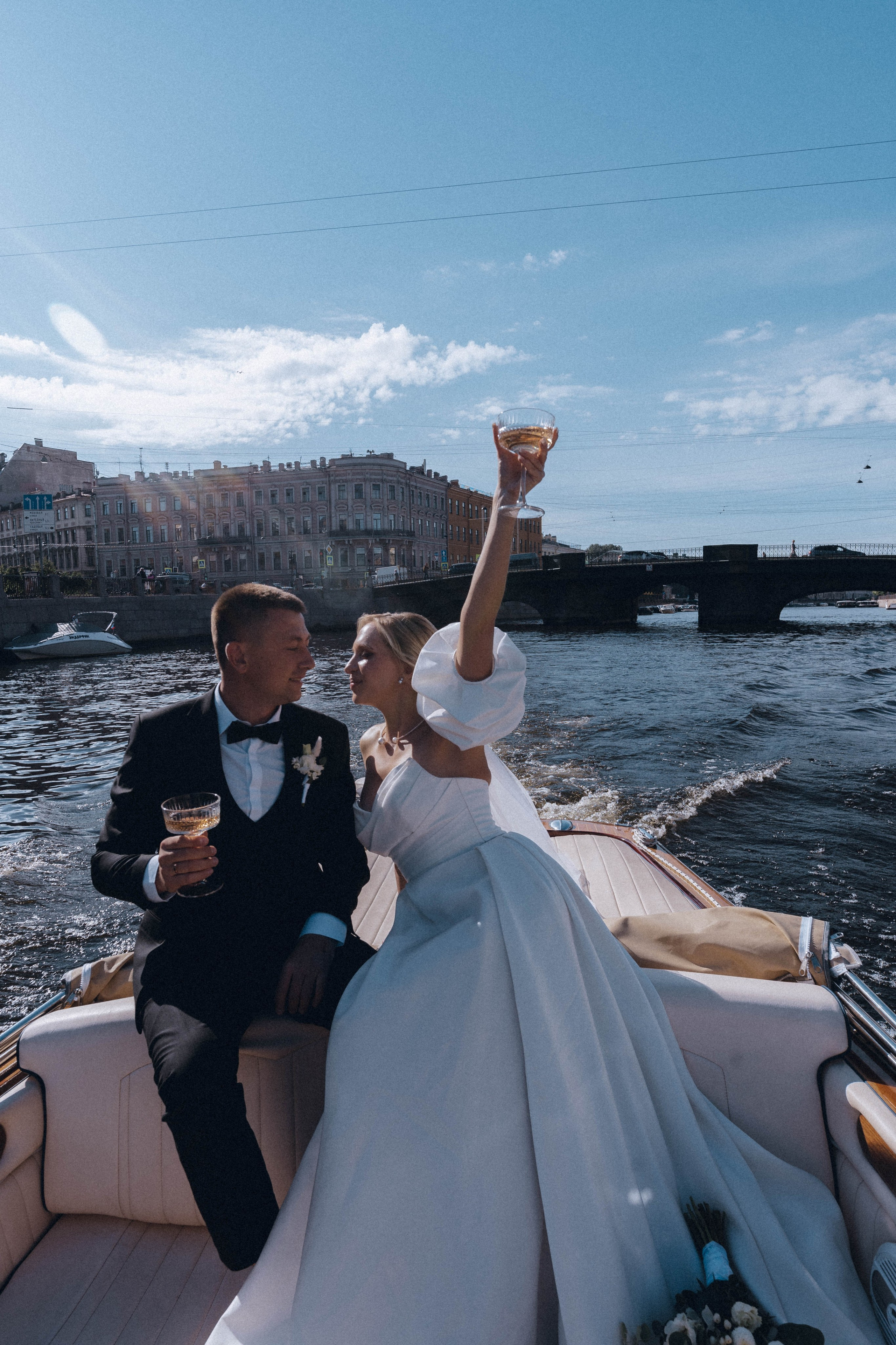 СВАДЕНБНАЯ СЬЕМКА НА КАТЕРЕ ПО КАНАЛАМ САНКТ-ПЕТЕРБУРГА И В АКВАТОРИИ НЕВЫ. Профессиональный фотограф, Санкт-Петербург — Виктория Богомолова