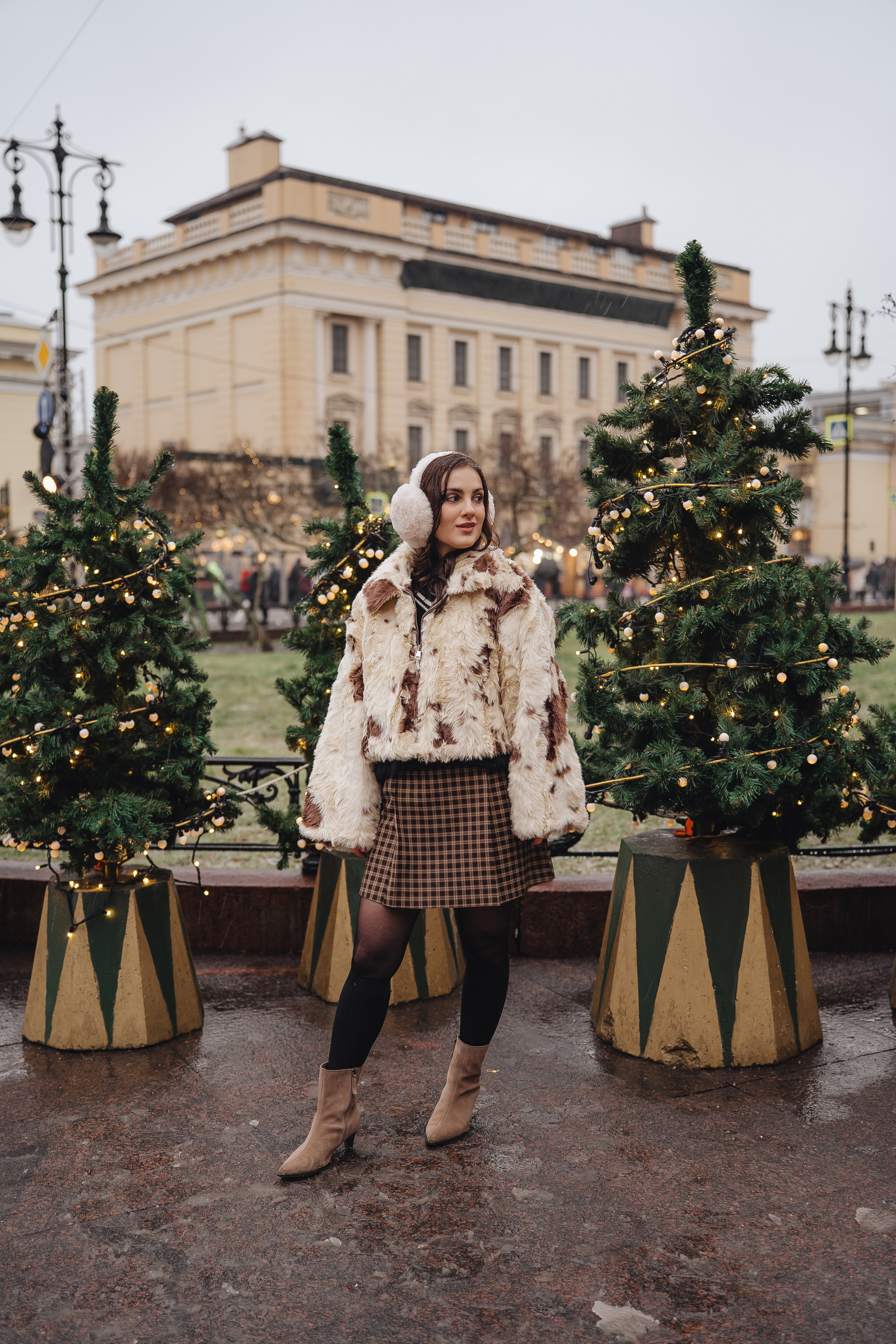 ПРОГУЛКА НА МАНЕЖНОЙ ПЛОЩАДИ ДЛЯ ДЕВУШКИ ПЕРЕД НОВЫМ ГОДОМ (НОВОГОДНЯЯ ФОТОСЕССИИЯ НА МАНЕЖНОЙ ПЛОЩАДИ). Профессиональный фотограф, Санкт-Петербург — Виктория Богомолова