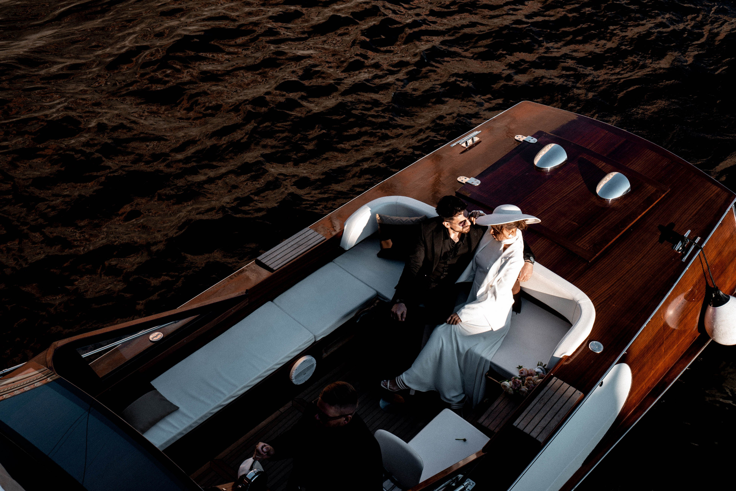 СВАДЕНБНАЯ СЬЕМКА НА КАТЕРЕ ПО КАНАЛАМ САНКТ-ПЕТЕРБУРГА И В АКВАТОРИИ НЕВЫ. Профессиональный фотограф, Санкт-Петербург — Виктория Богомолова