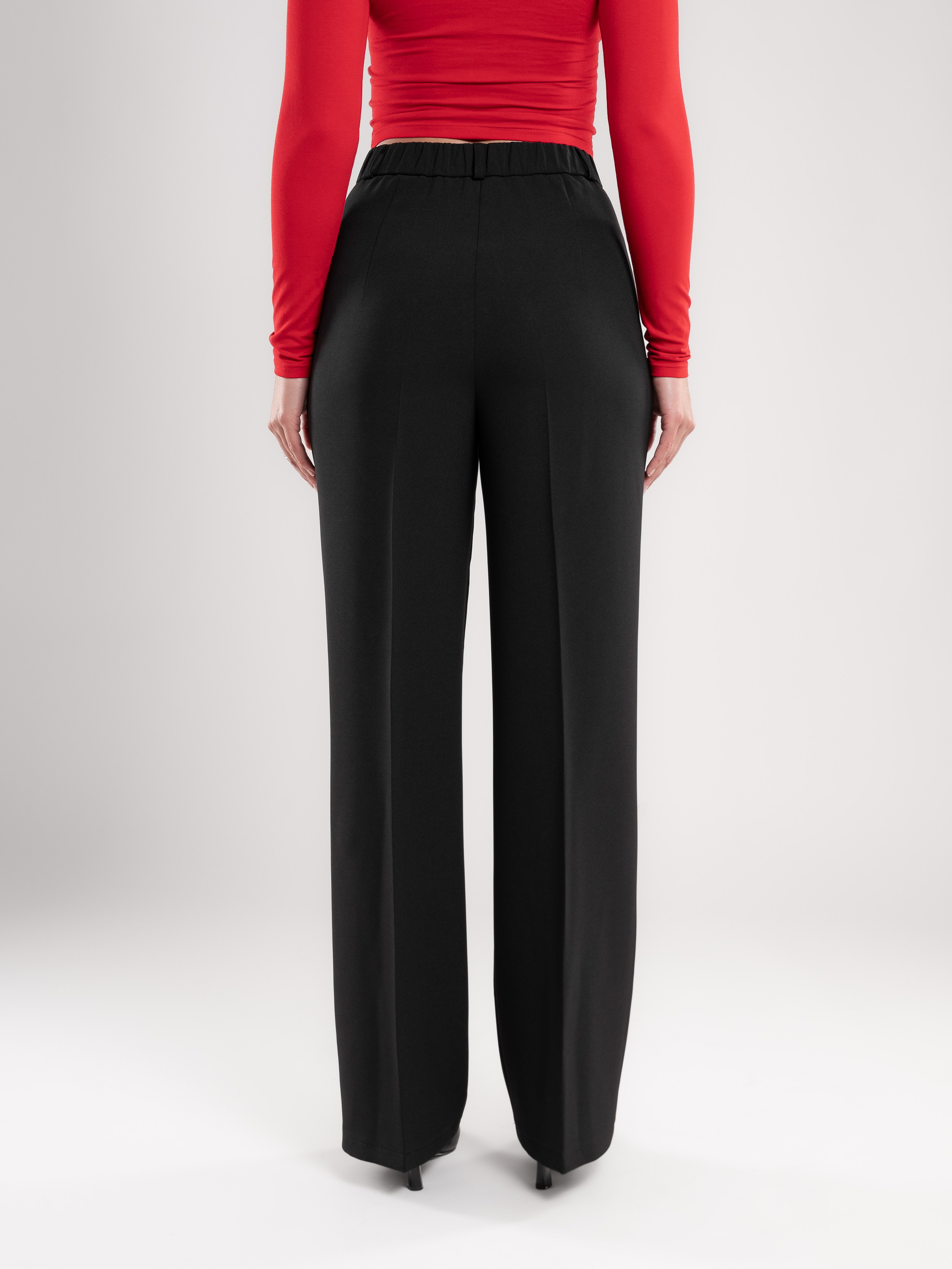 Классические брюки+серый фон. Предметный фотограф, фото для маркетплейсов Пятигорск, КМВ