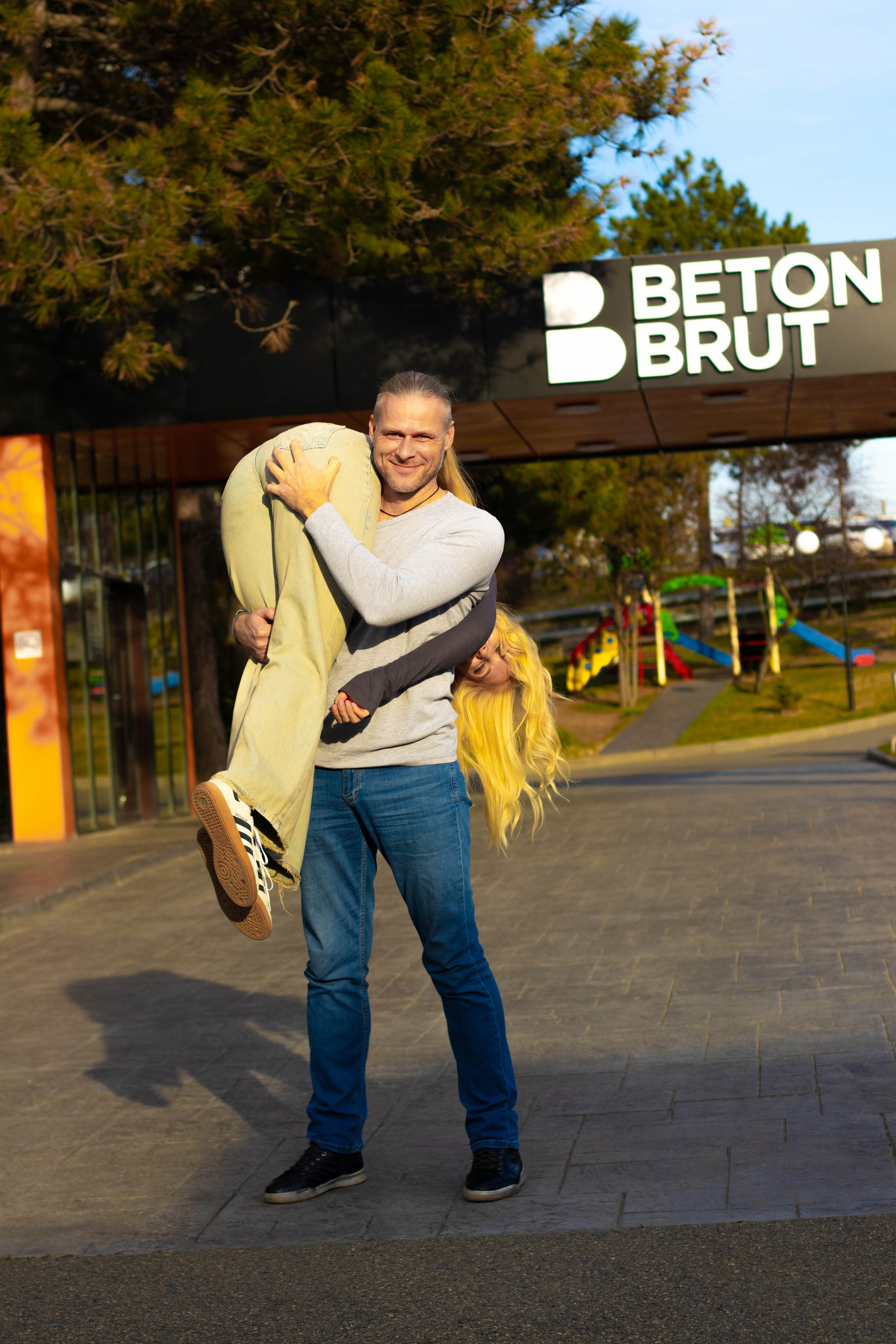 «Влюбленные в городе». Уличный фотограф Города N