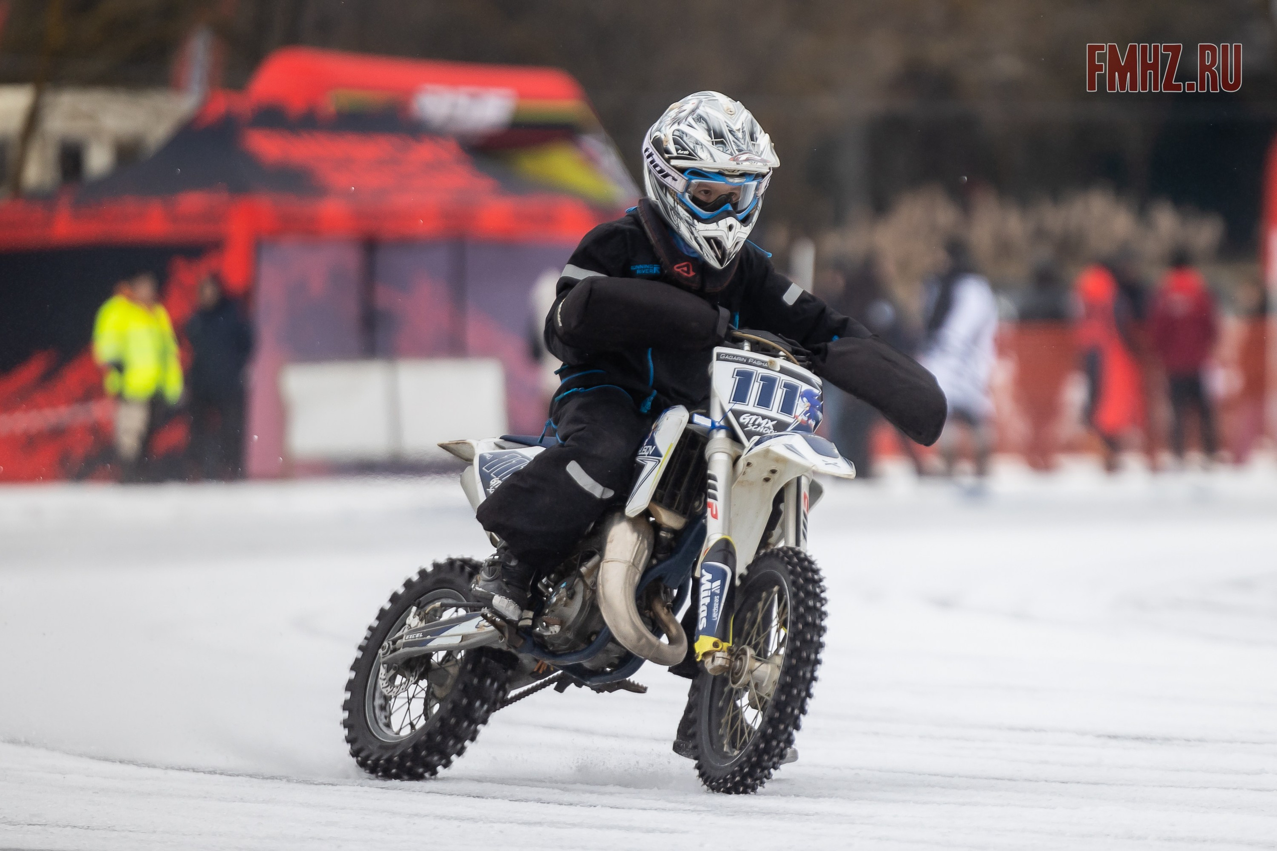 Первый этап Кубка МФР по мотокроссу на льду Большого Крылатского пруда в Москве. 8 февраля 2025 г. Фотограф Владимир Охрименко
