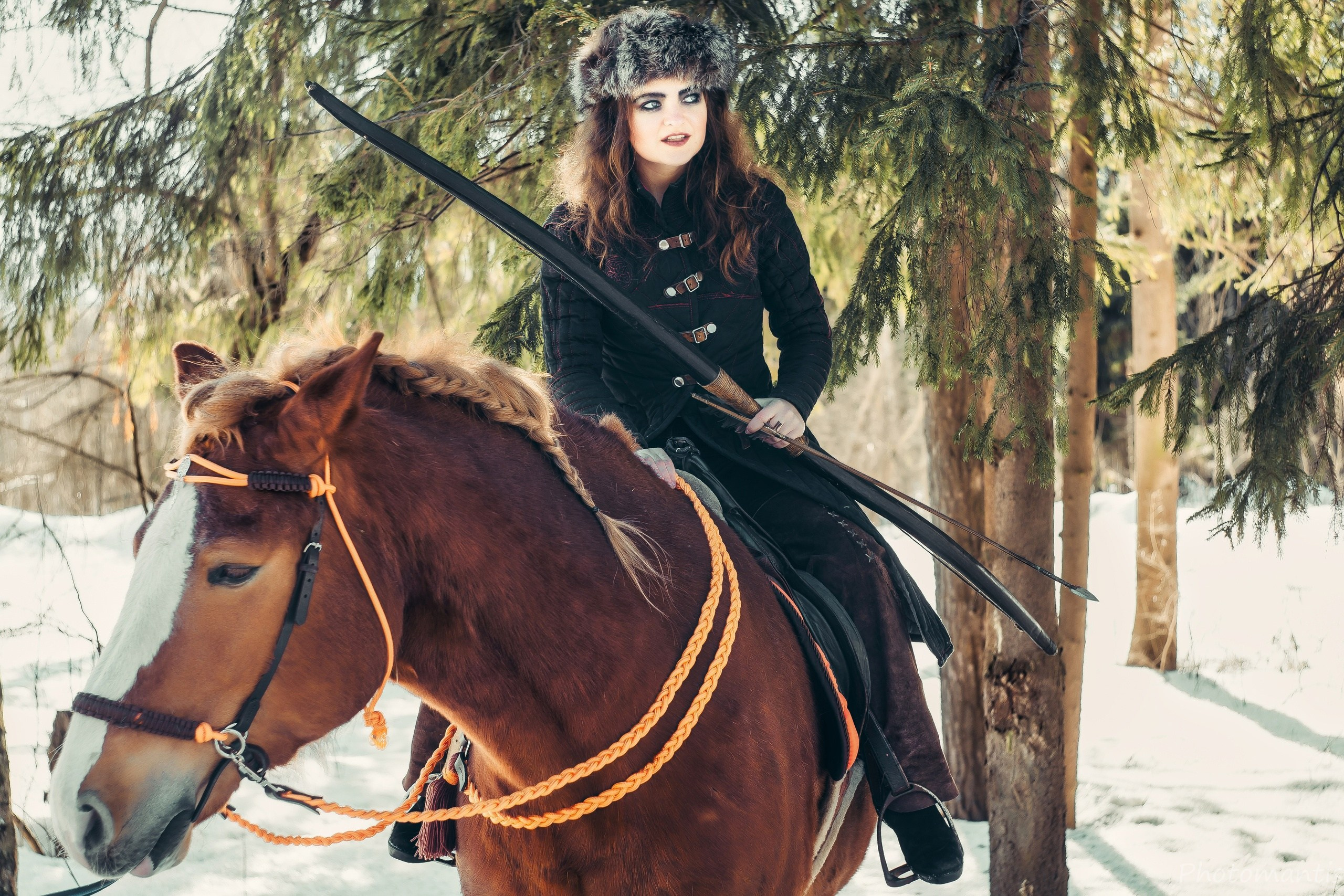 Девушки с лошадками. Photomantis