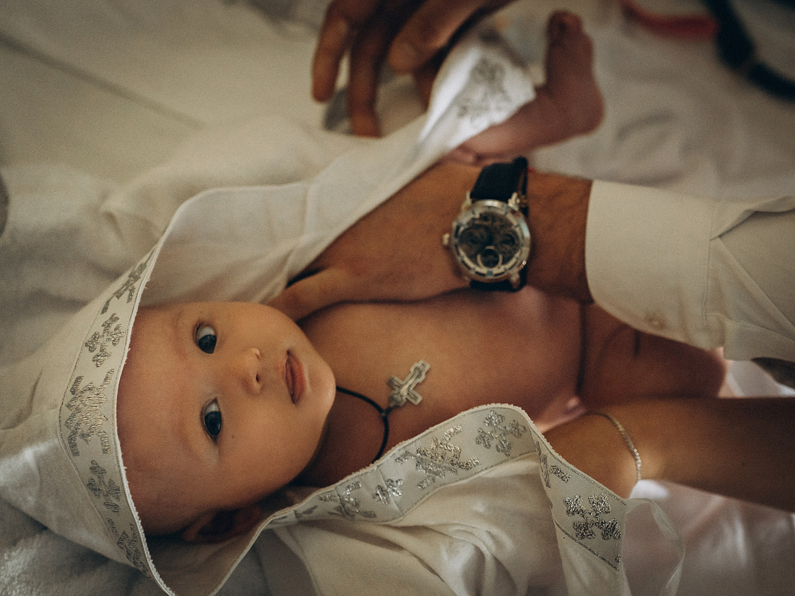 Фотосессия крещения, фотограф таинства крещения Москва, ребенок с мамо. Фотограф Ольга Рубцова в Москве и Московской области