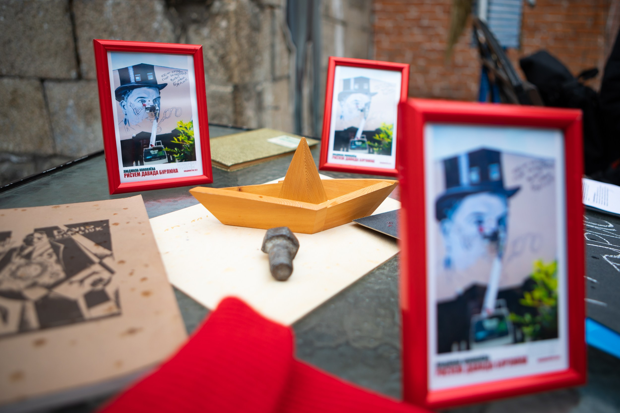 Горожане читают русских футуристов. Фотограф Владивосток Такамацу Мия