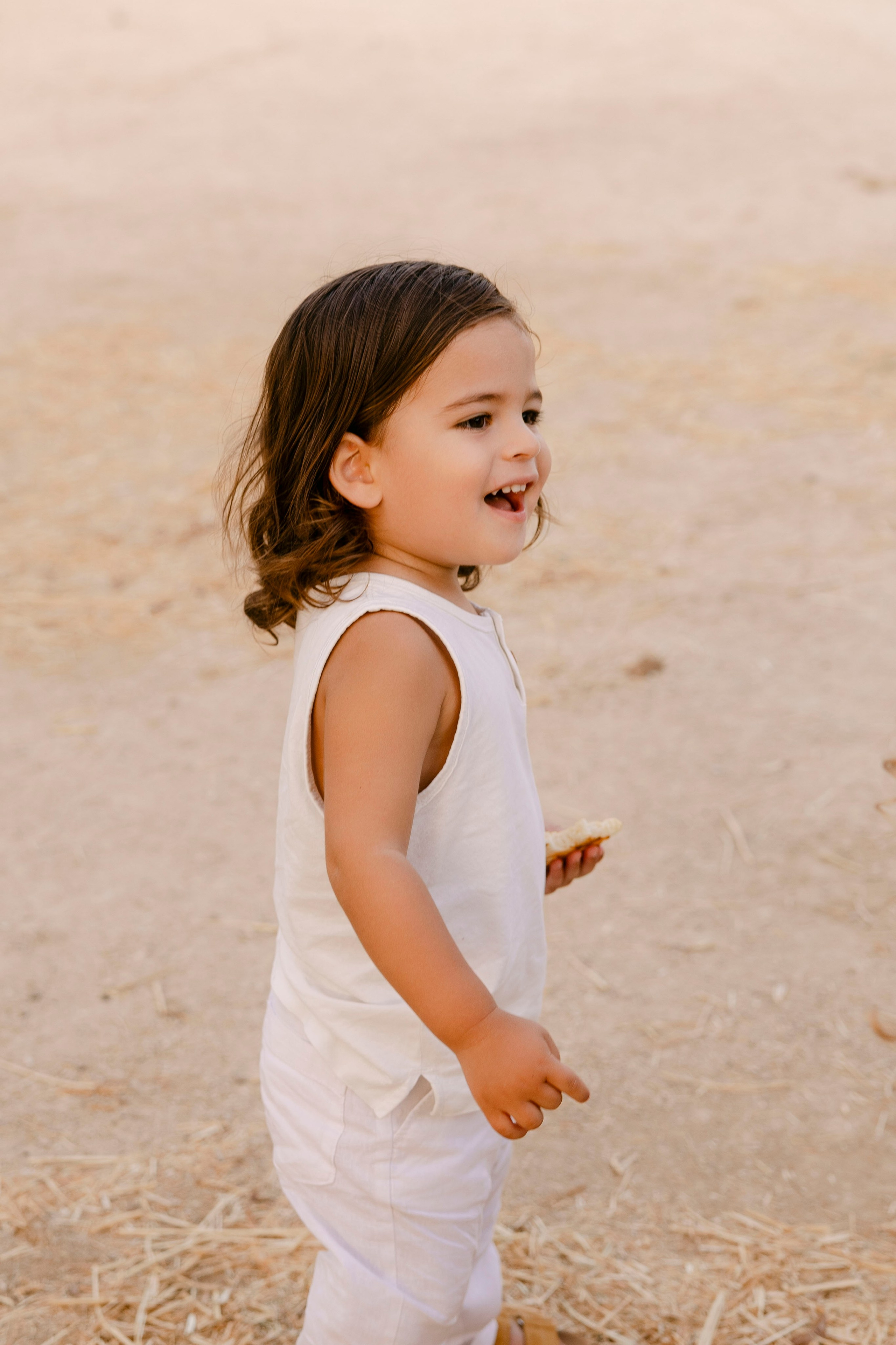 Pregnancy photoshoot at the horse farm. Главная