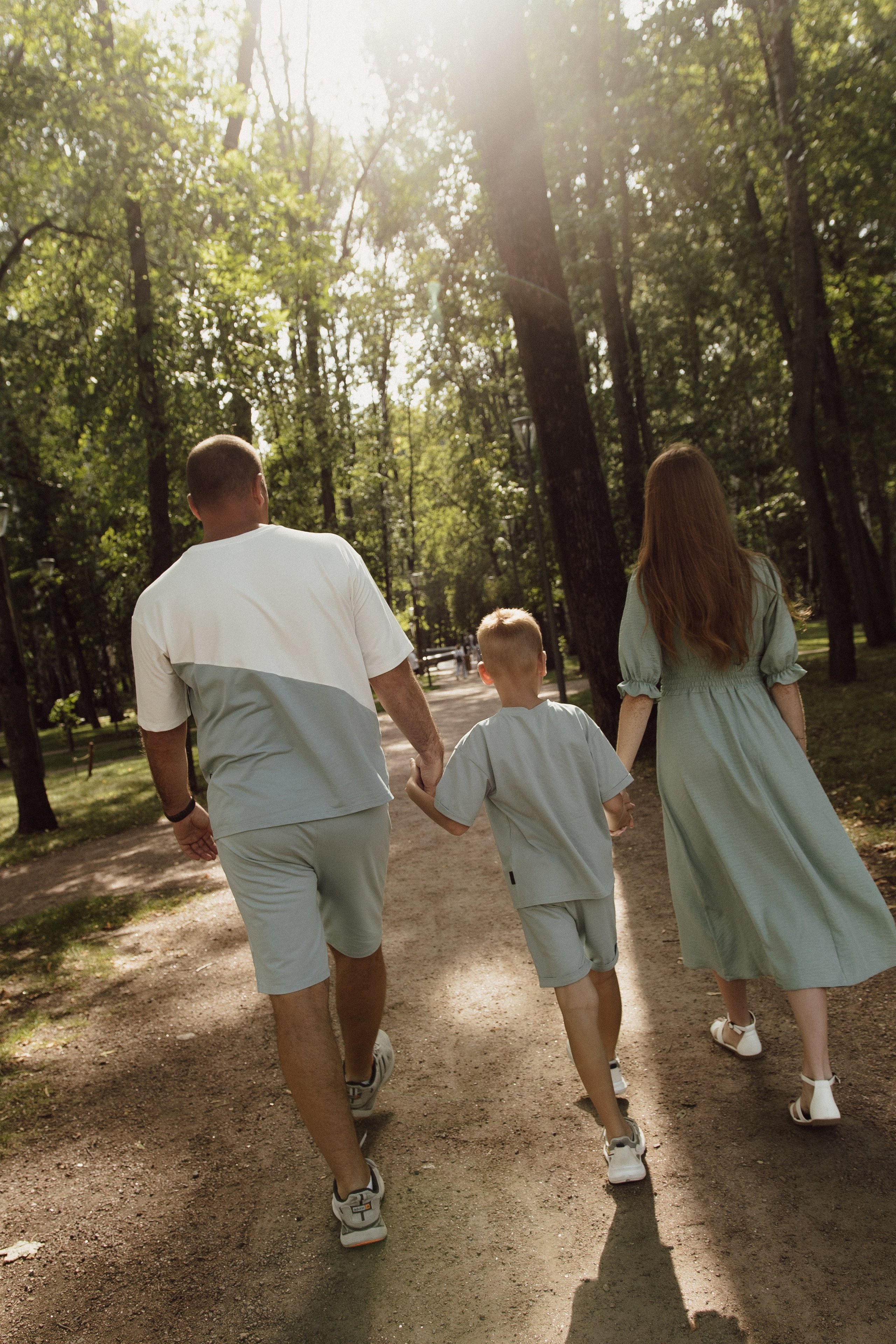 Семья Мельниковых в парке. Фотограф в Кирове и Кирово-Чепецке Валерия Шиляева