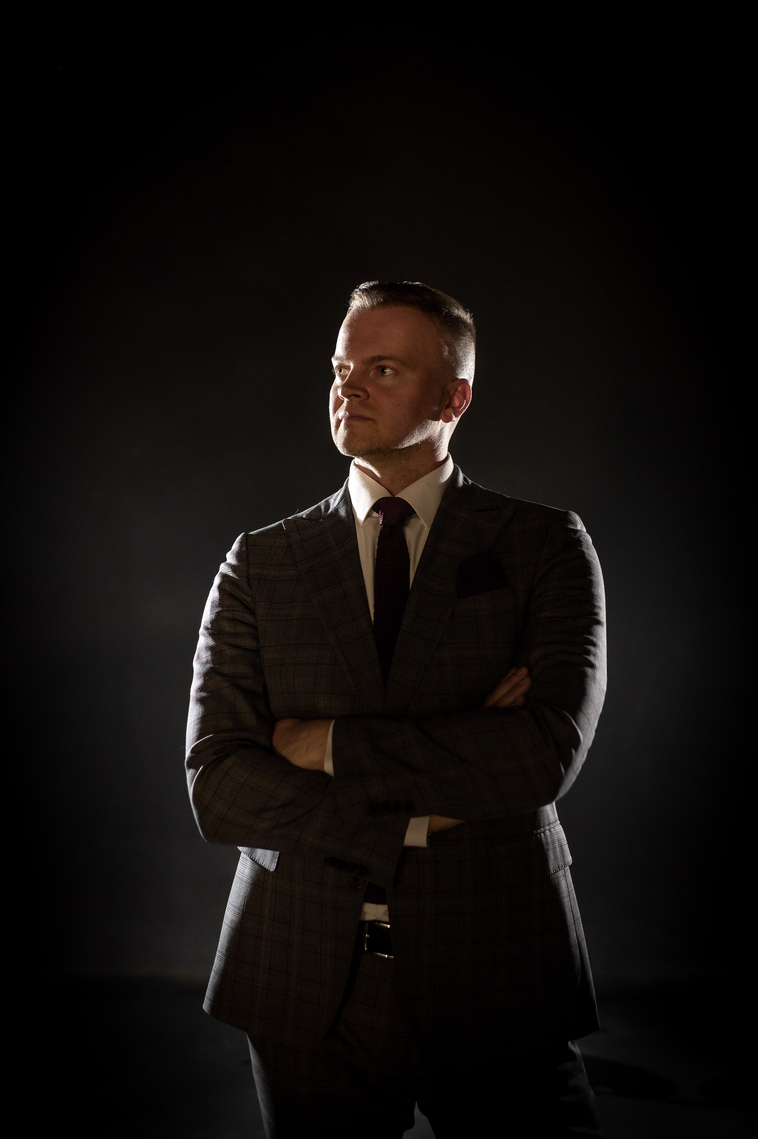 Ты можешь быть разным: деловой или взрывной. Портретный, семейный и свадебный фотограф в Санкт-Петербурге и в Пушкине Ширяев Денис