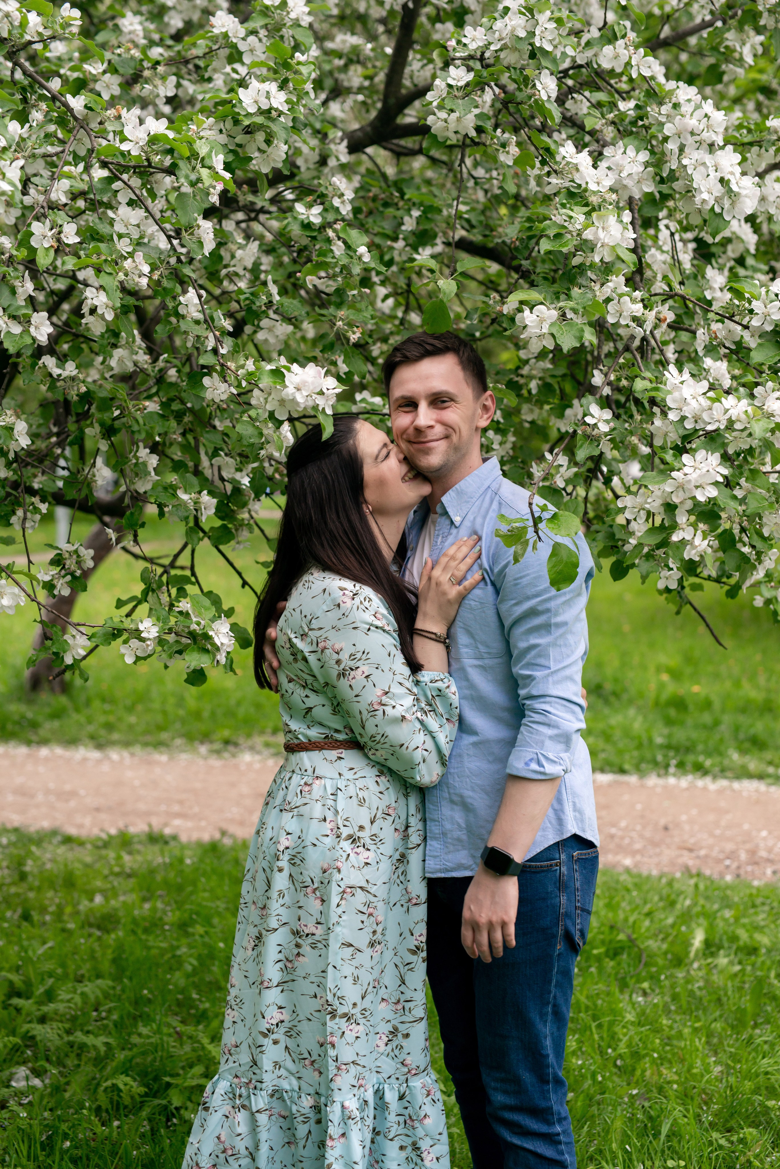 Наташа и Дима (фотосессия в цветущих садах). Портретный, семейный и свадебный фотограф в Санкт-Петербурге и в Пушкине Ширяев Денис