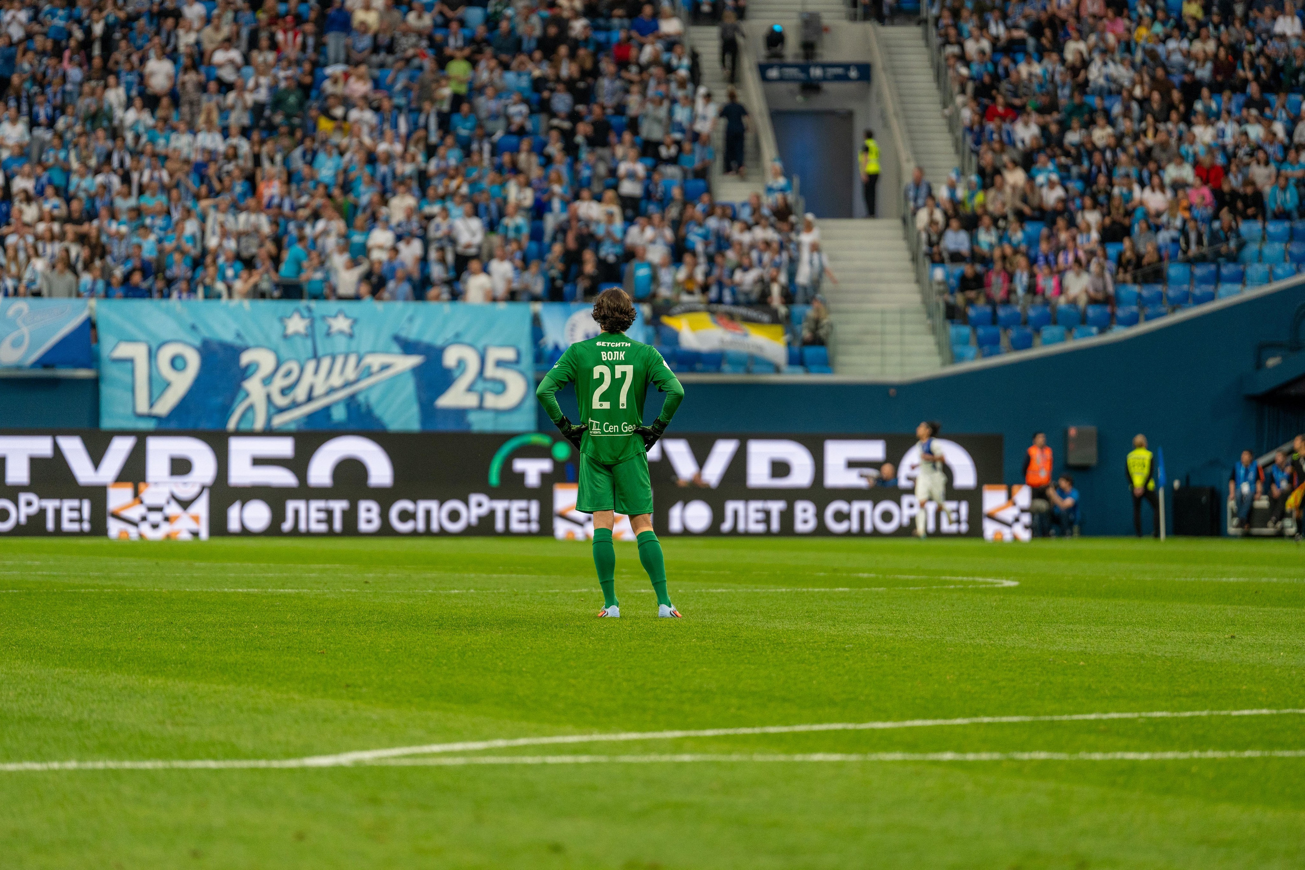 Репортажный фотограф спорт съемка матча Зенит–Динамо на Газпром Арене