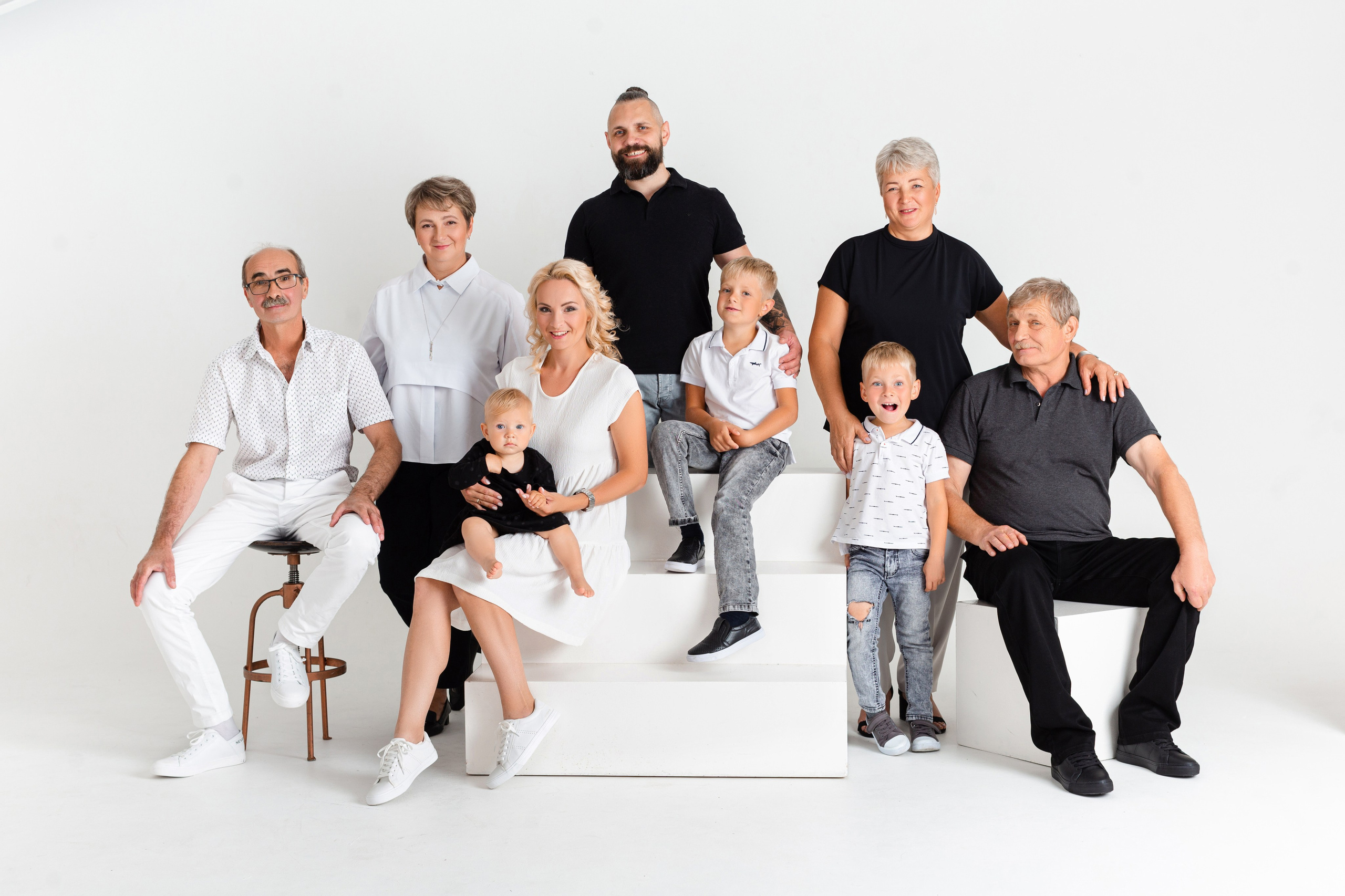 Семейная фотосессия в студии и дома Спб портфолио Насти Околот