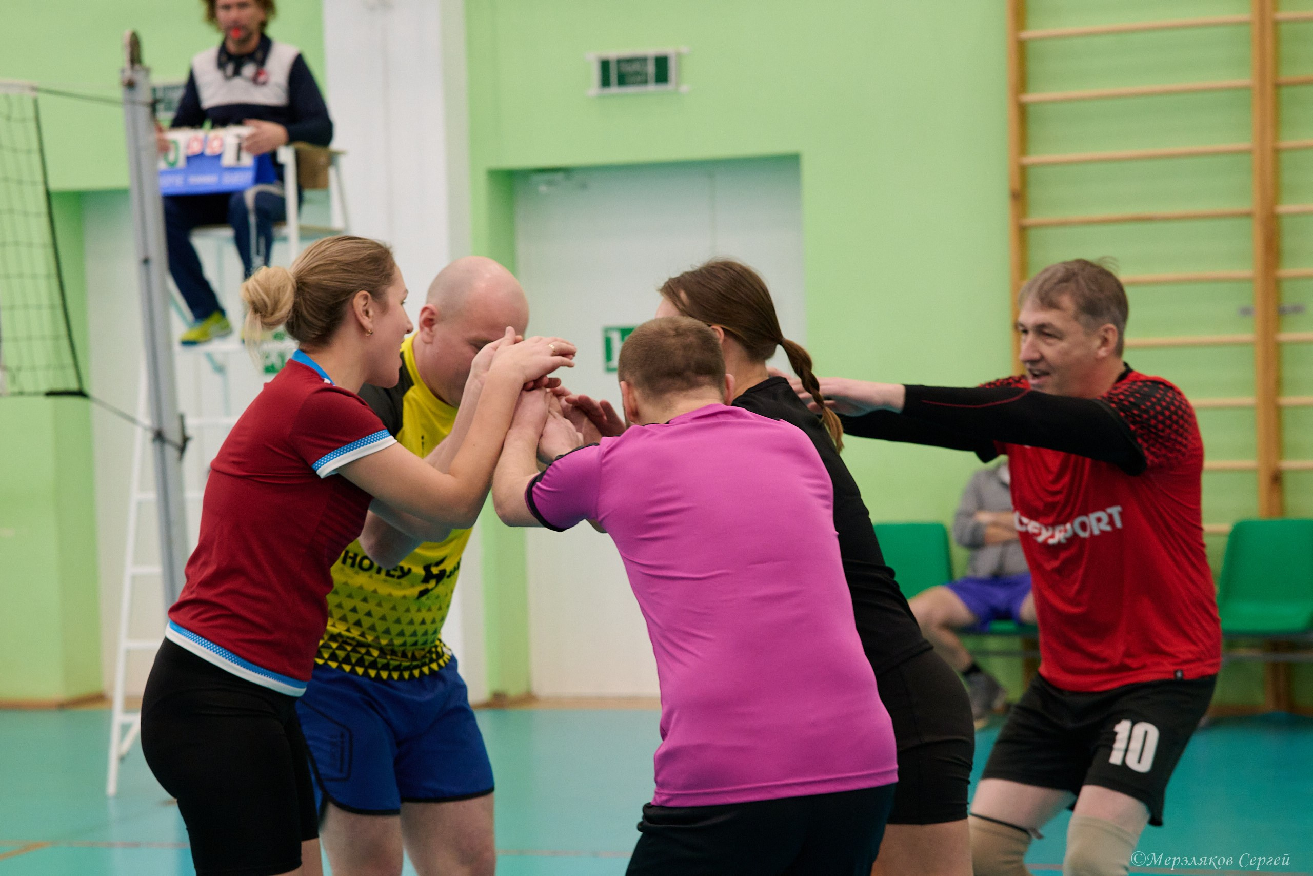 Новогодний волейбольный турнир. Ижевск. 16.12.23. Спортивный репортажный фотограф в Ижевске Сергей Мерзляков