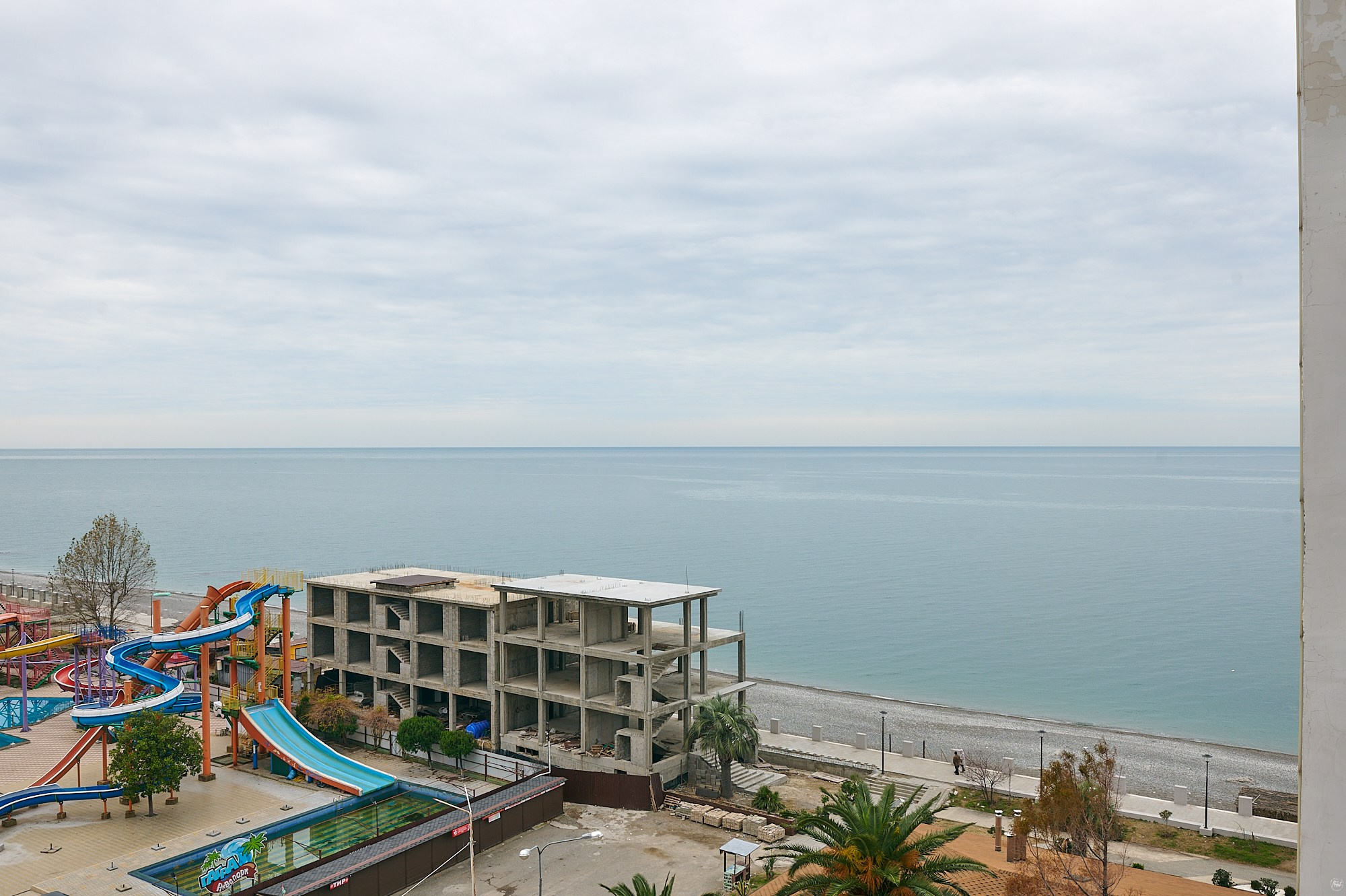 Гагра, Абхазия. Декабрь 2024. Фотографии отовсюду и обо всем