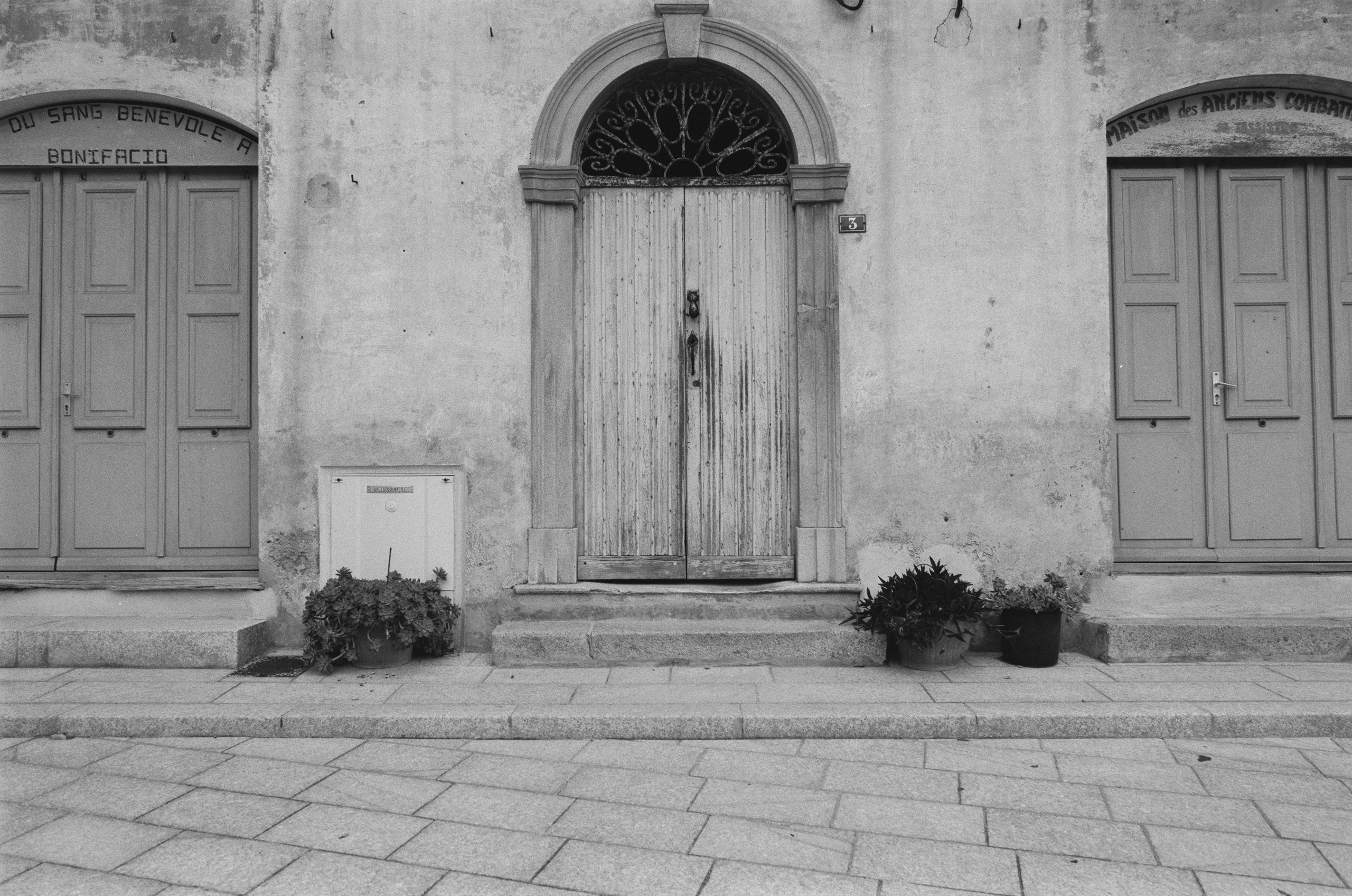 The world is flat // corsica, bonifacio II. EVER EXPOSED