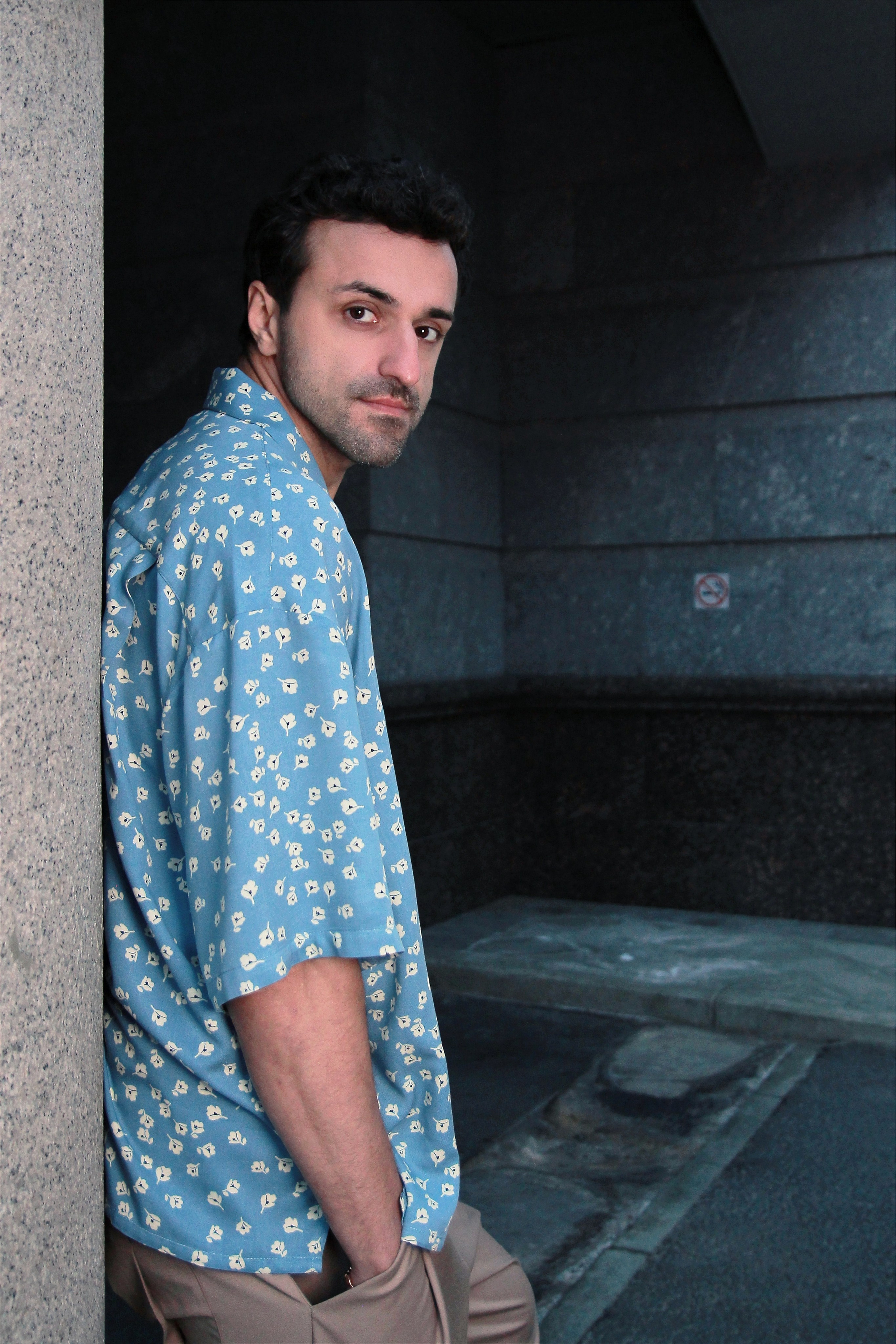 Мужской портрет. Контакты