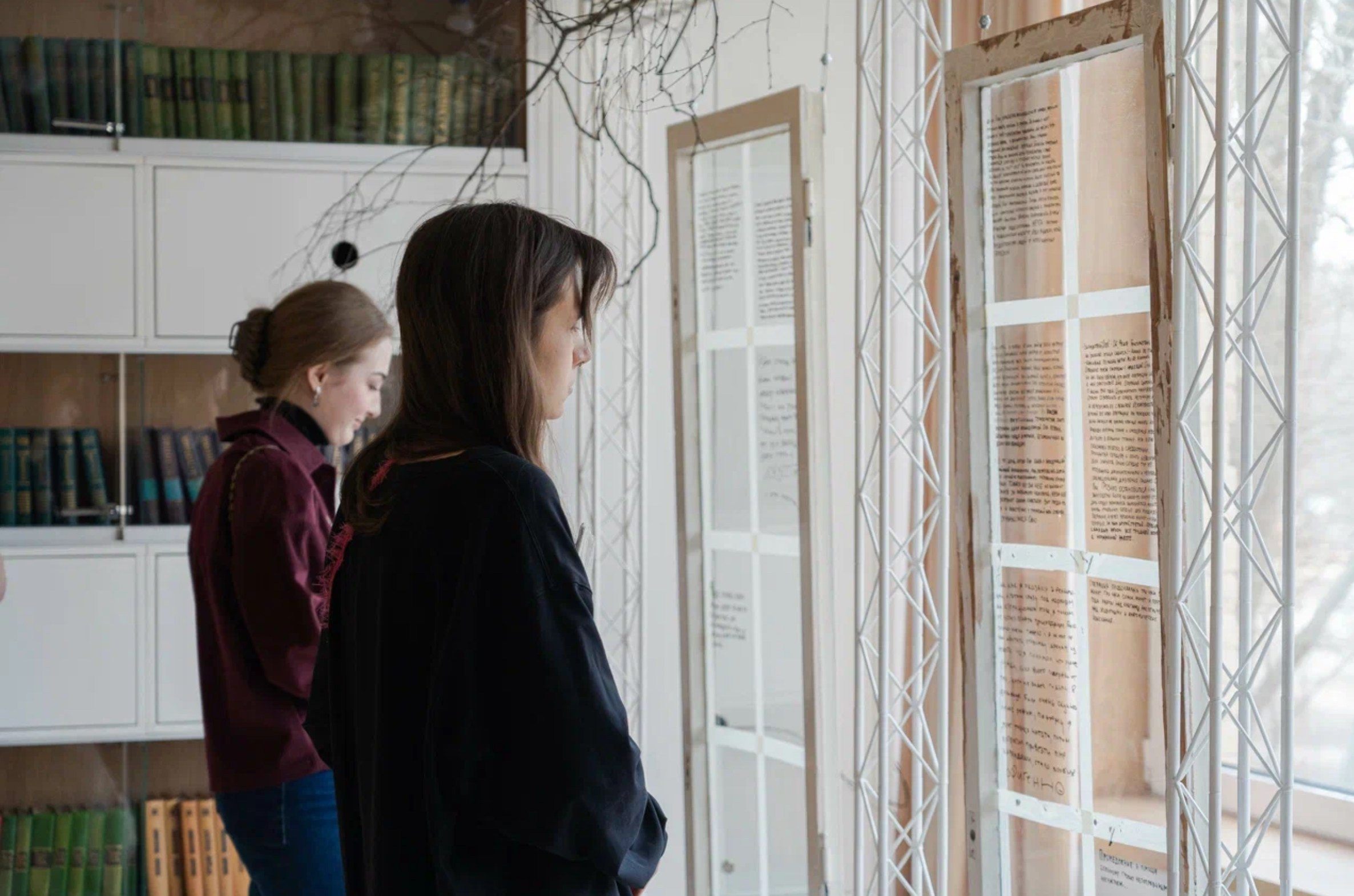 Инсталляция «Целое. Поломка. Целое» художница Софья Григорьева арт-резиденция «Угол» 