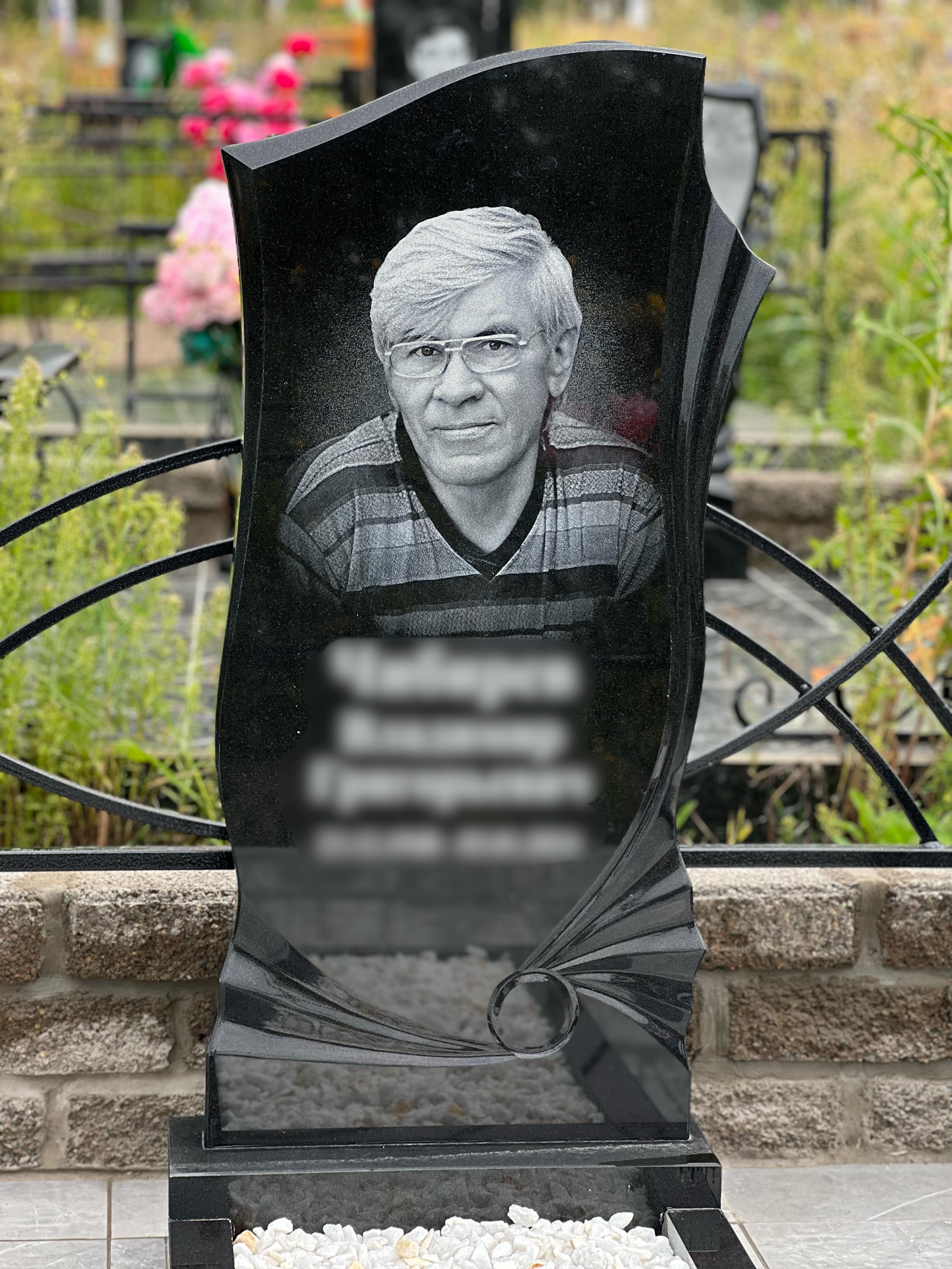 Гравировка от наших художников. ГРАНИТ26 Ритуальные услуги Железногорск. Благоустройство могил, продажа памятников