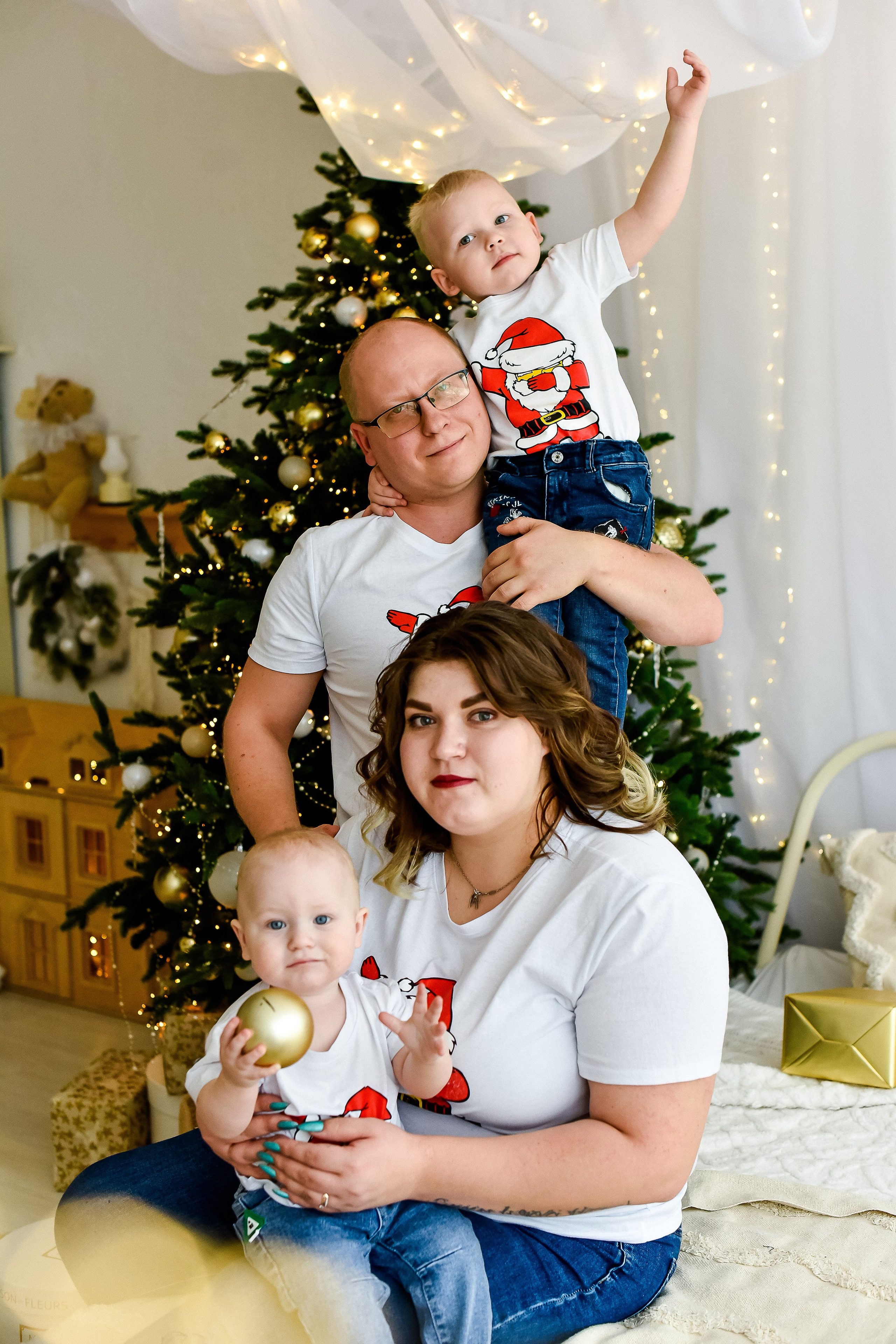 Новогодняя фотосессия для семьи Натальи И Дениса с сыновьями
