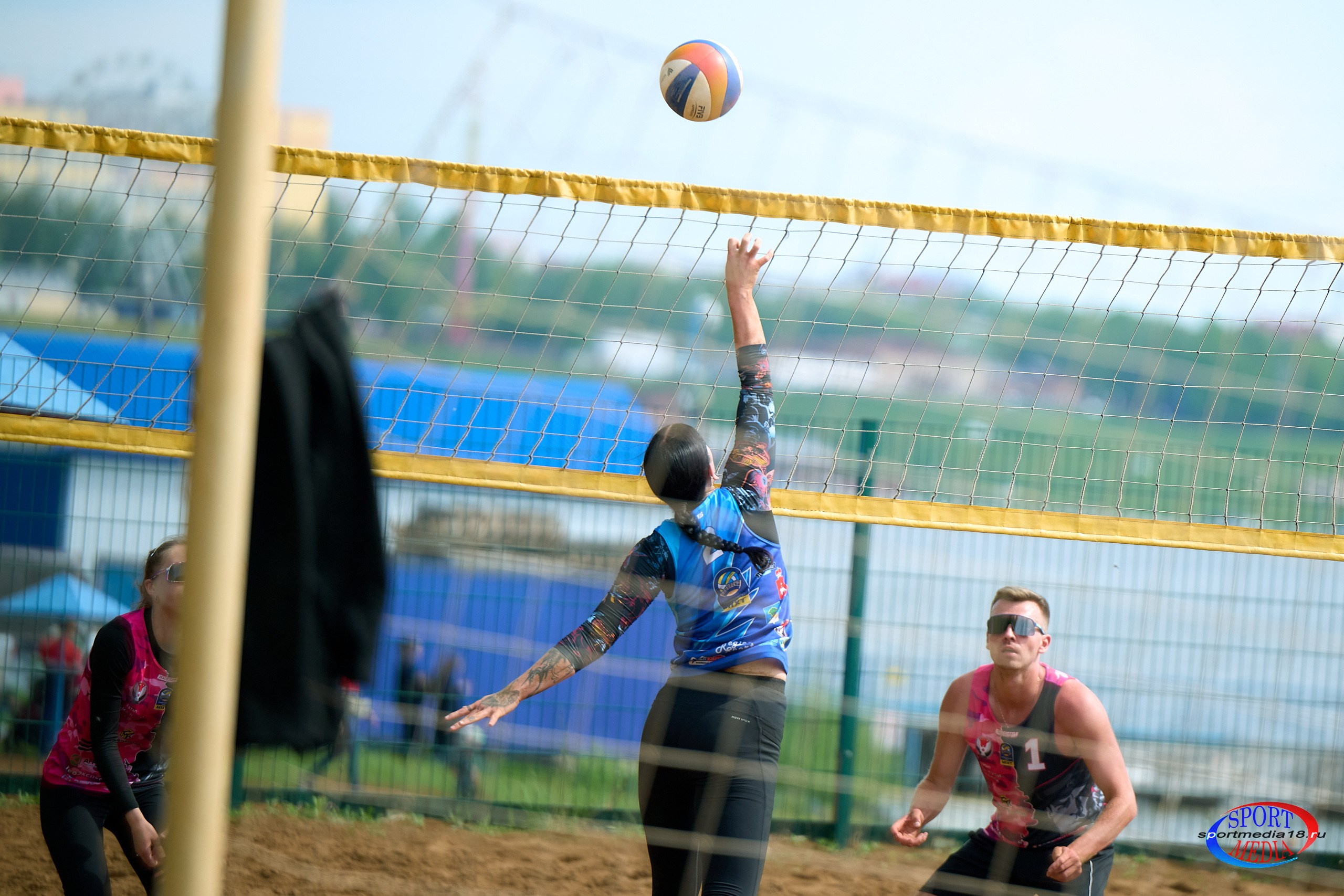Пляжный волейбол. ПРИВОЛЖСКАЯ ЛИГА MIXT Ижевск 18.05.2025. Спортивный репортажный фотограф в Ижевске Сергей Мерзляков