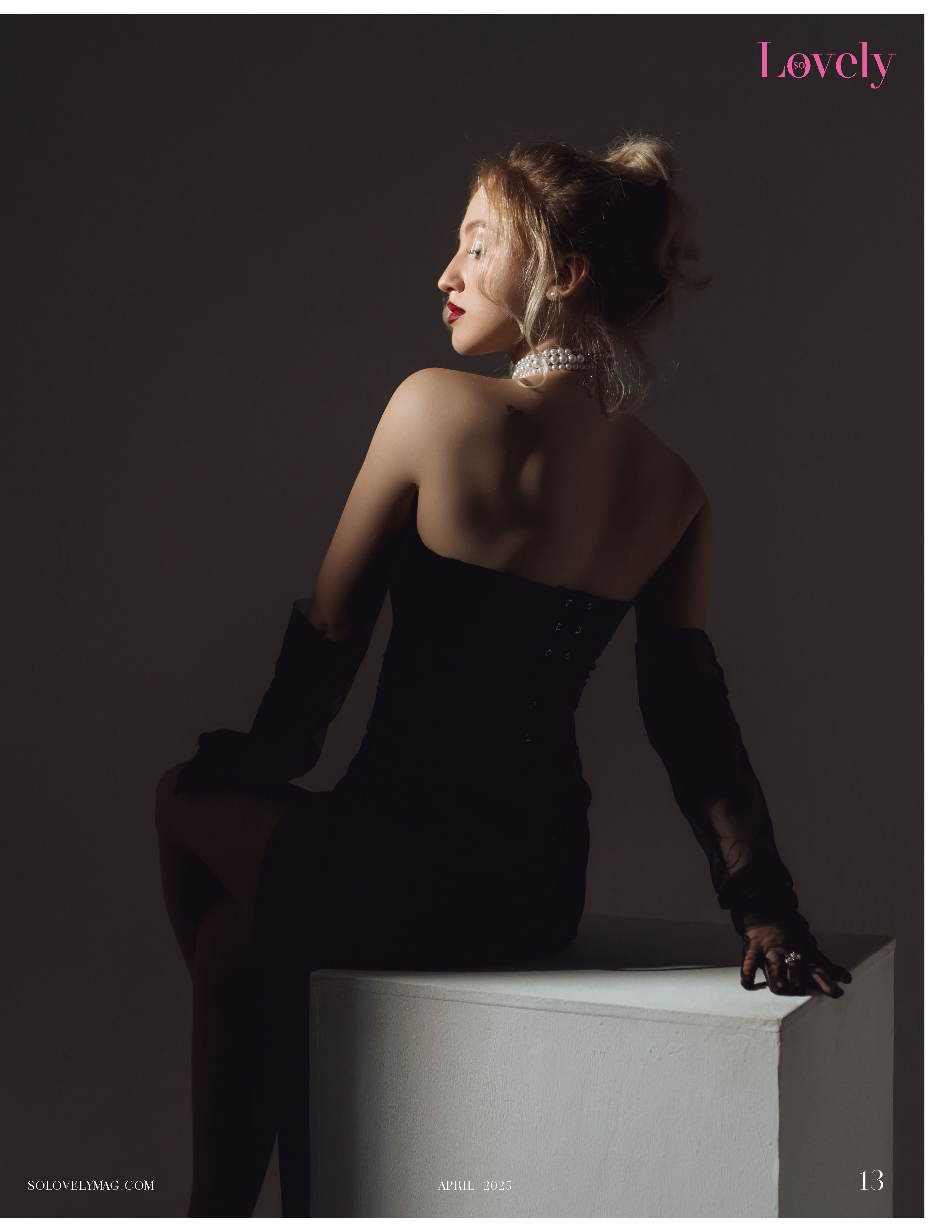 Бьюти-съемка в Москве с креативным визажем. Студийный портрет с акцентом на текстуру кожи и объем. Фэшн-фотограф.