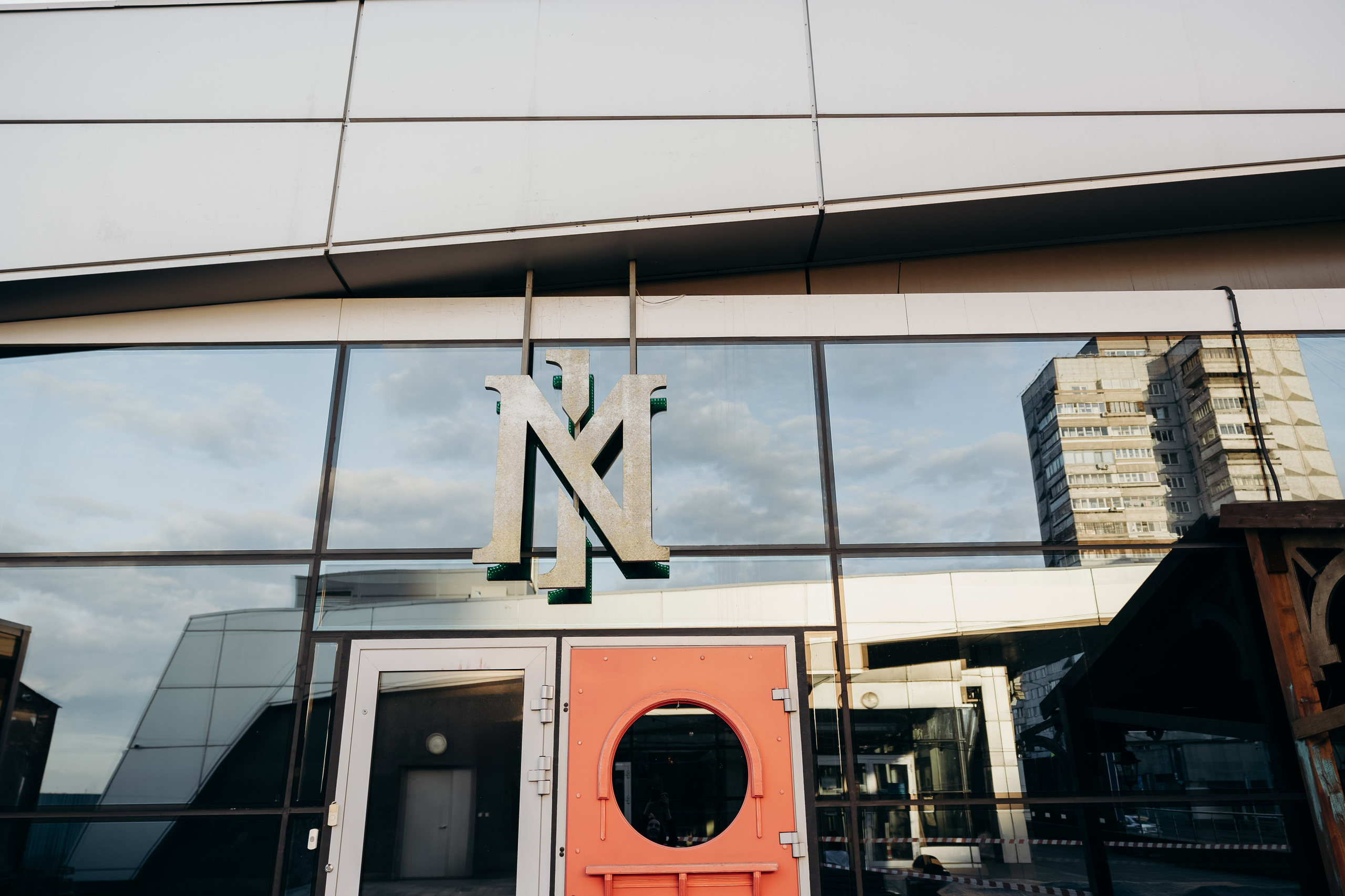 Александр и Елена (сборы, ресторан). Фотограф свадебный семейный в Красноярске Шукшина Наталья