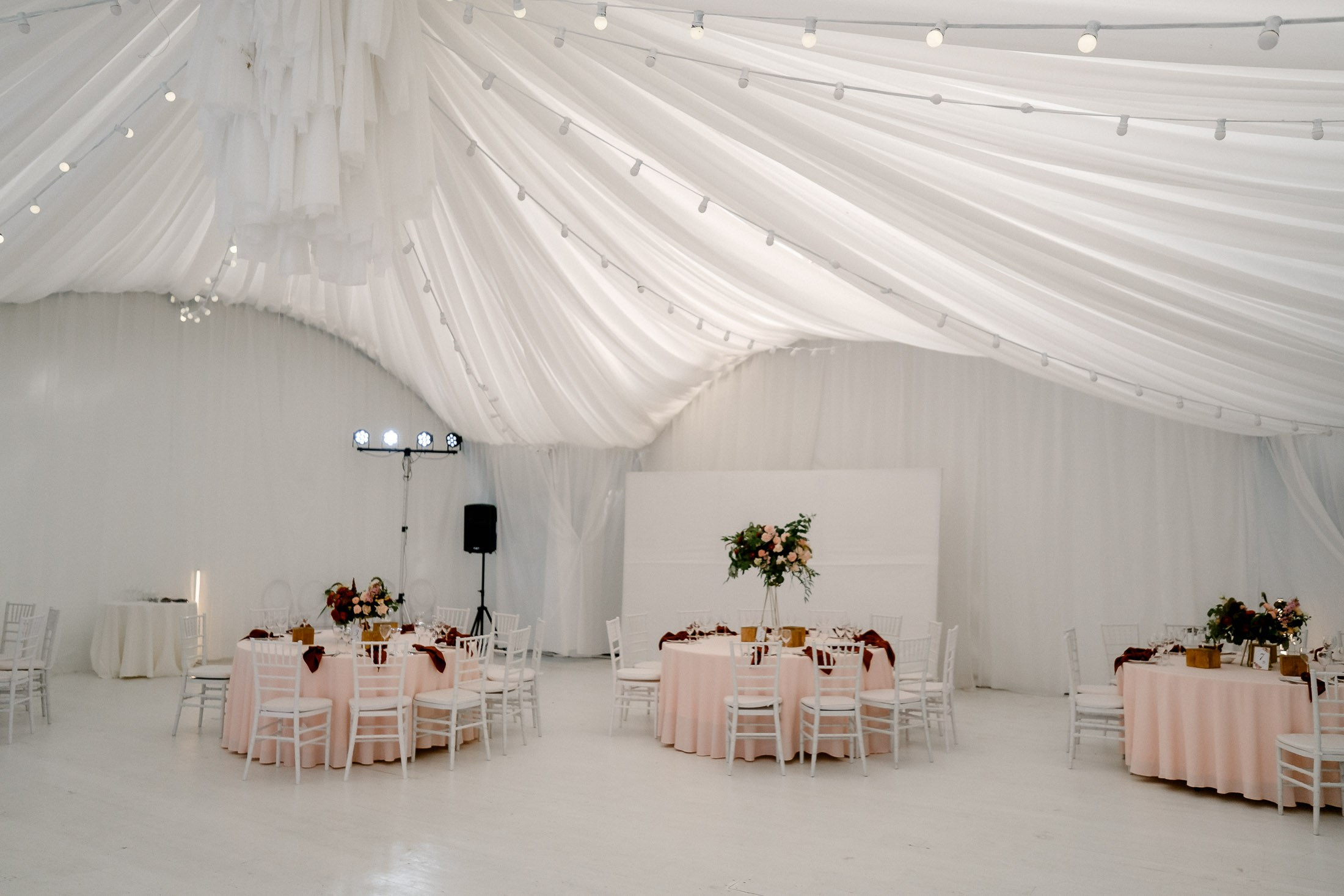 Свадьба в Лес event house. Kirillova Studio — мастерская декора и событий Юли Кирилловой