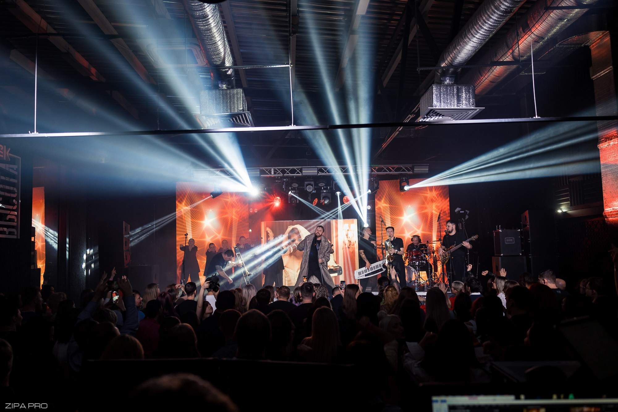 Сольный концерт кавер-группы «Балбесы». Фотограф Zipa Pro