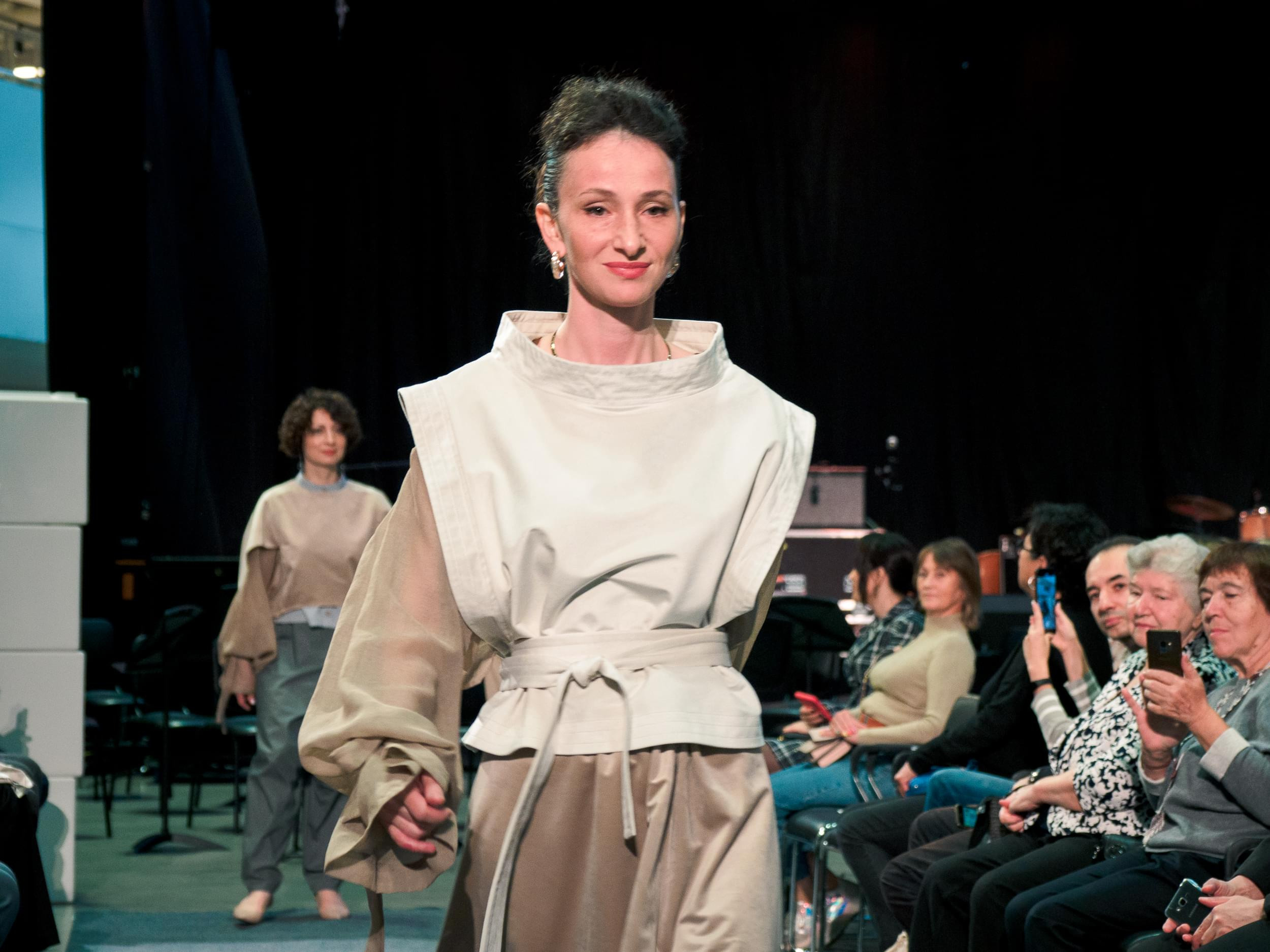 модный показ еврейской кошерной одежды