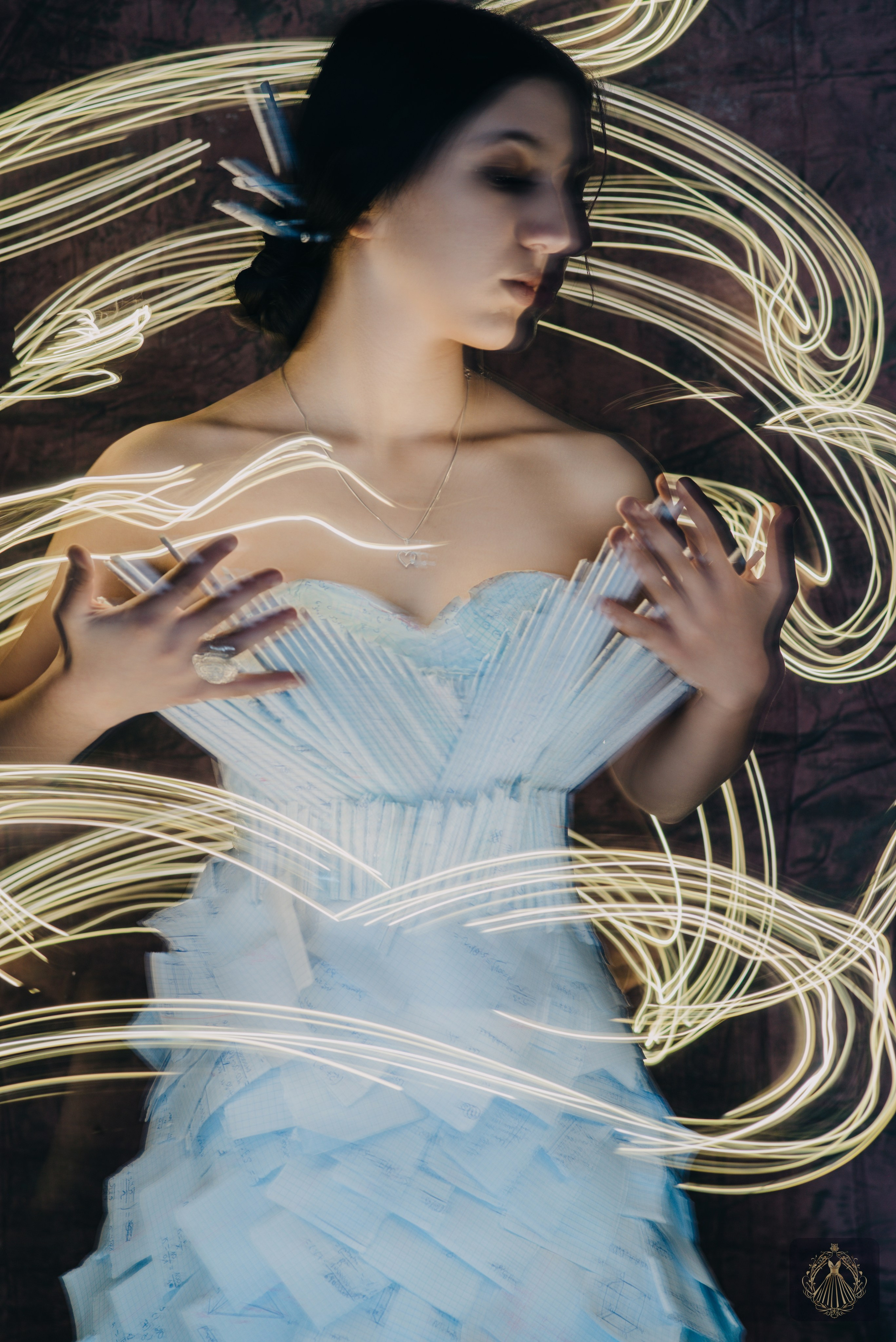 Бумажное платье. Портретный фотограф Денис Милютин