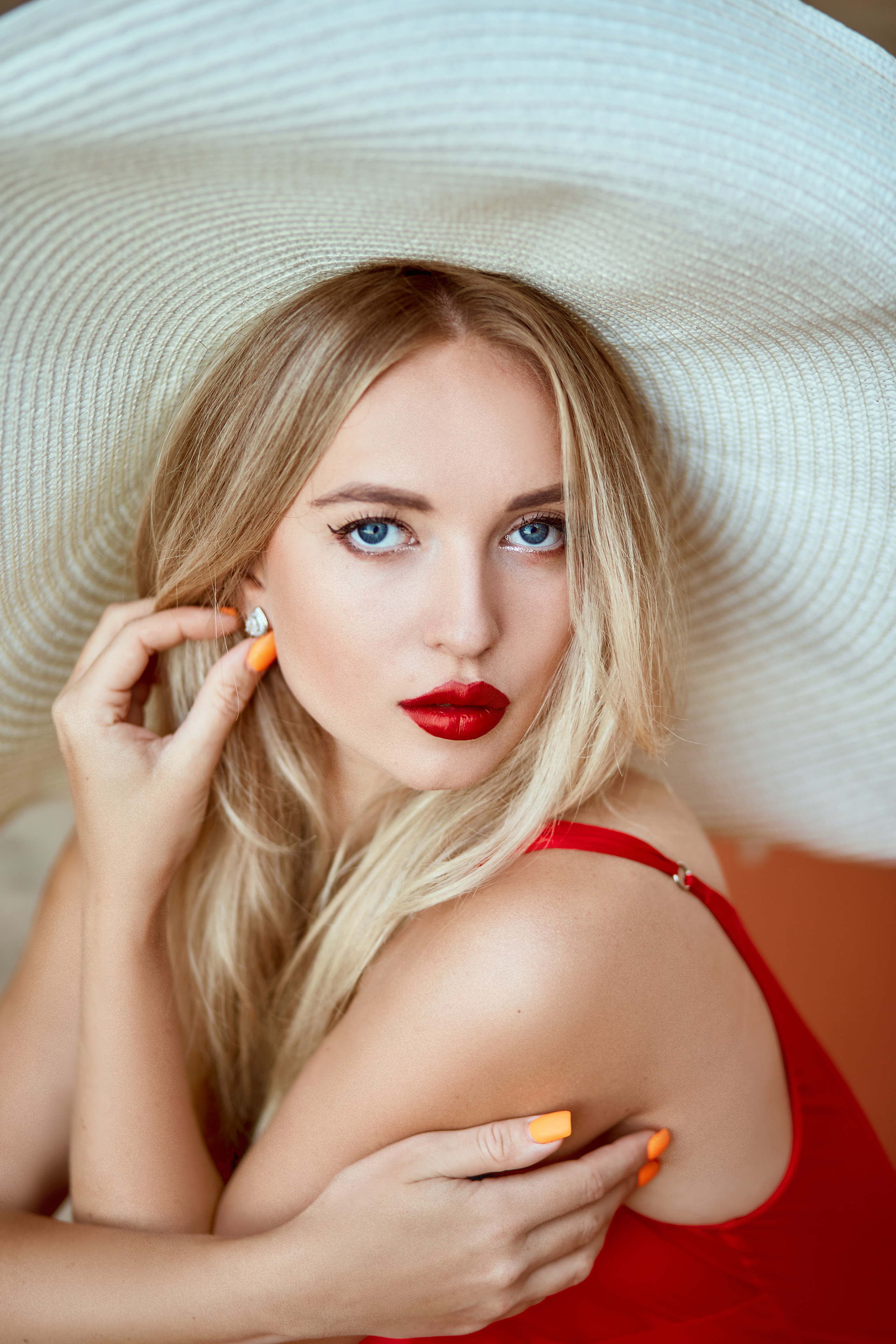 Фотосессия в красном платье на пляже. Фотограф в Минске Анна Кучинская