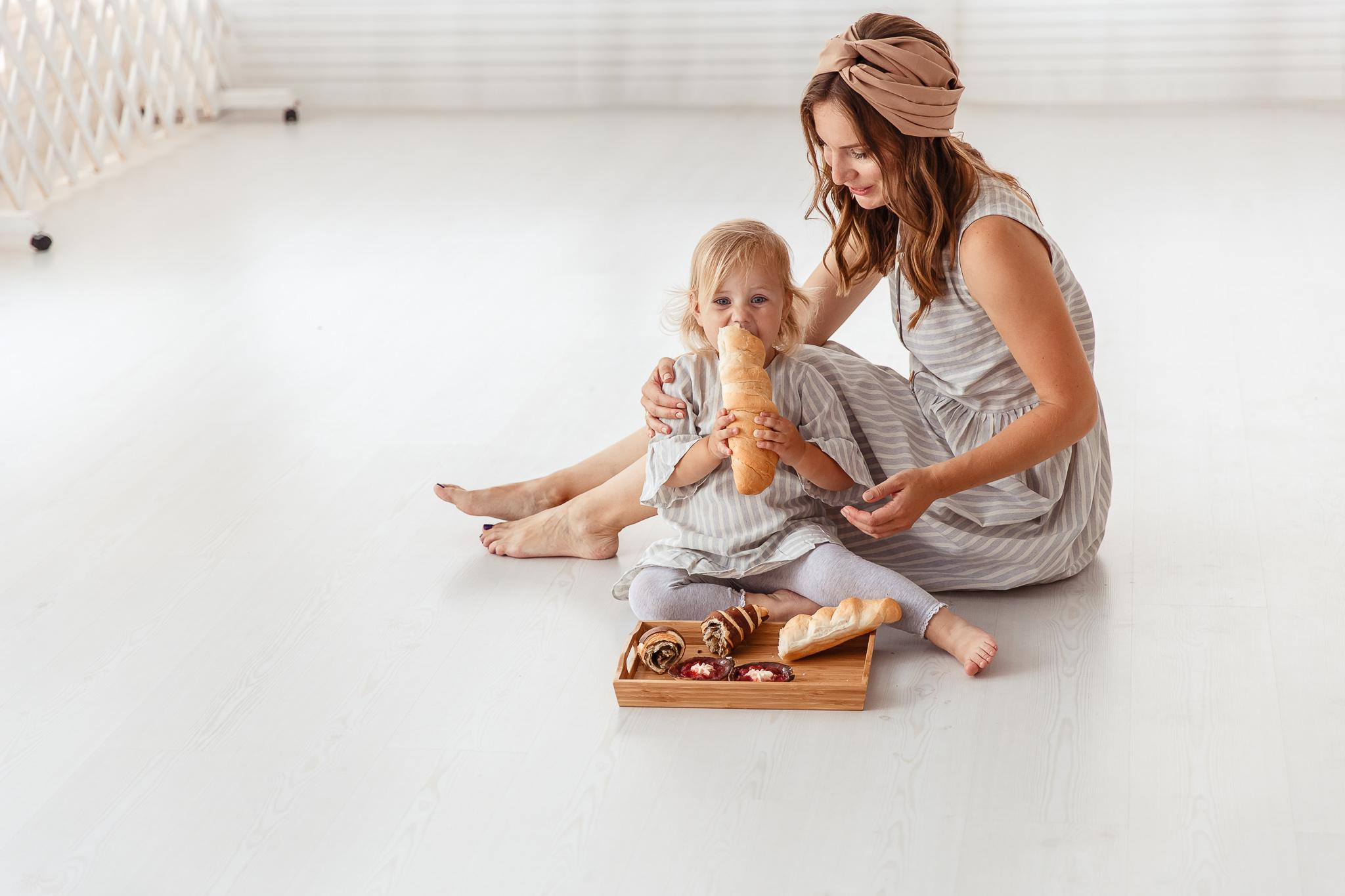 Студийная фотосессия мамы и дочки. Фотограф в Минске Анна Кучинская