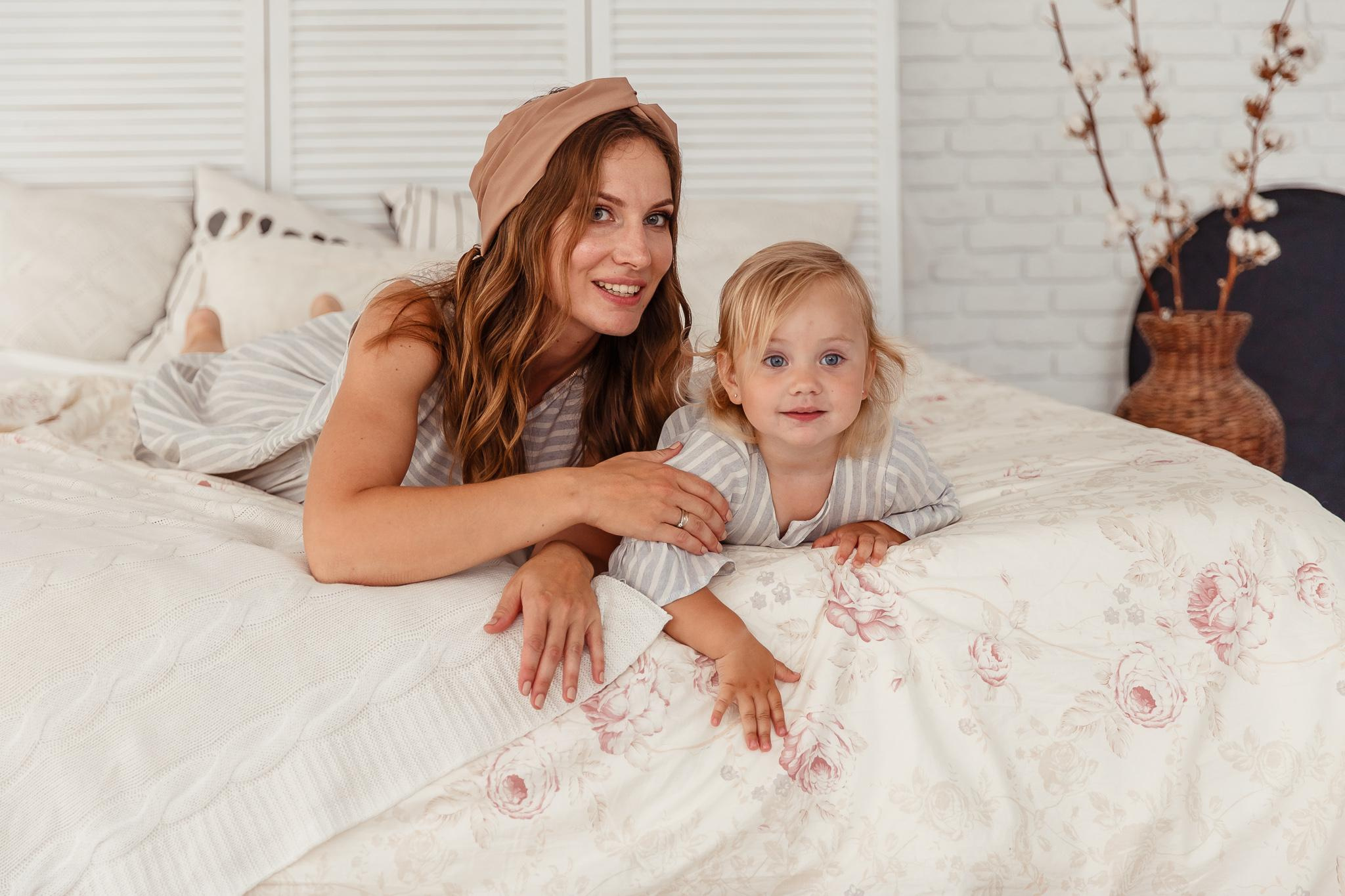 Студийная фотосессия мамы и дочки. Фотограф в Минске Анна Кучинская