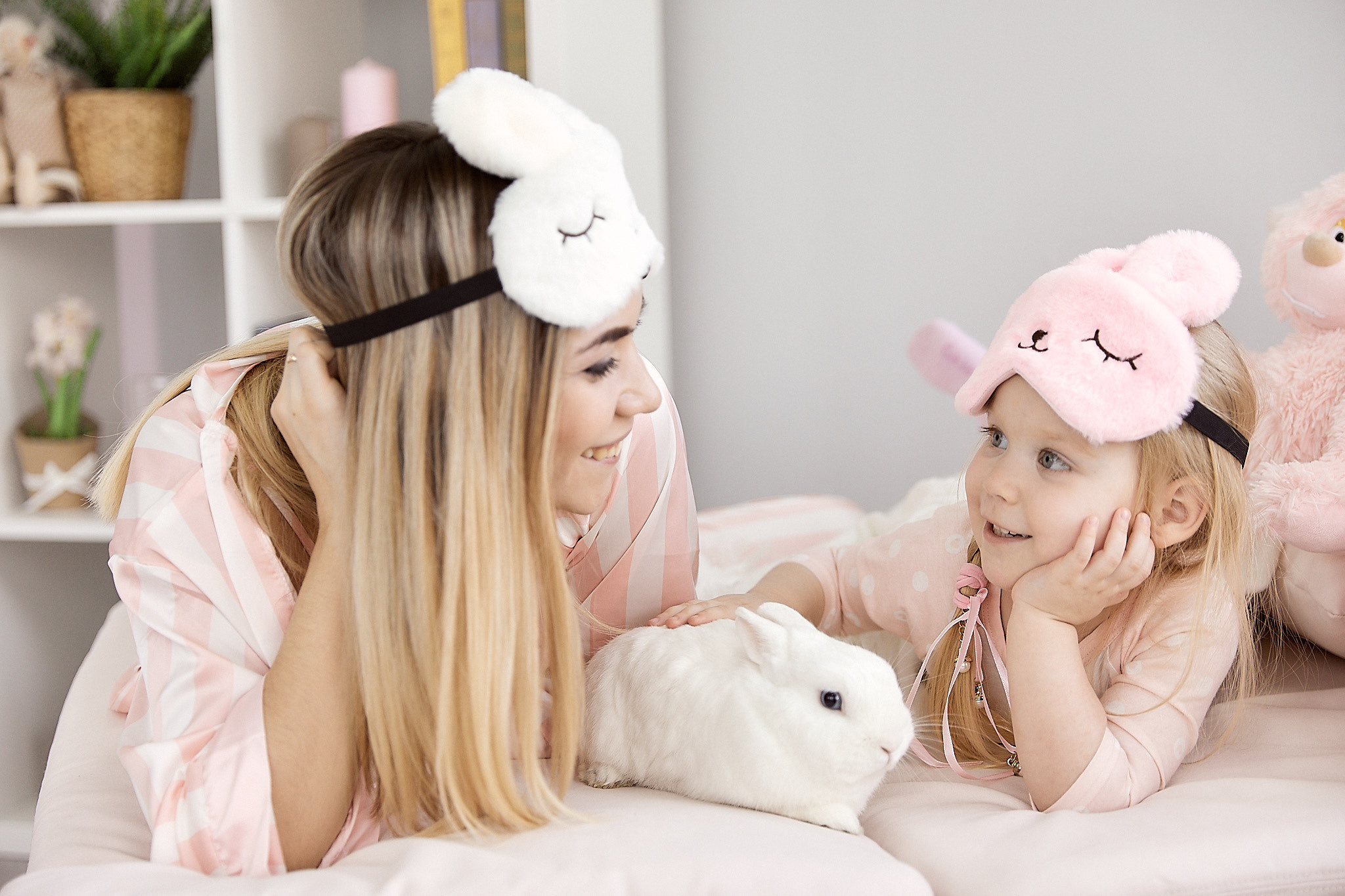 Мама и дочка в пижамах. Фотограф в Минске Анна Кучинская